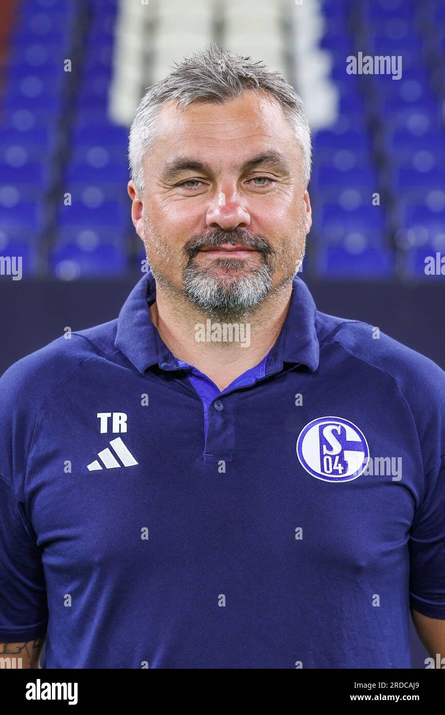 Gelsenkirchen, Deutschland. 20. Juli 2023. Teamfoto FC Schalke 04, Cheftrainer von Schalke Thomas Reis Credit: Tim Rehbein/dpa/Alamy Live News Stockfoto