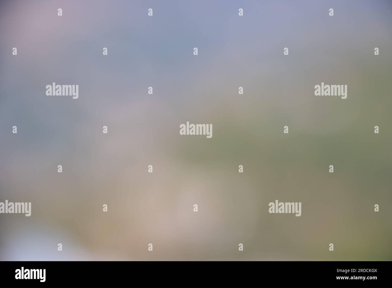 Verwischen Sie den natürlichen Hintergrund des Bokeh, funkelndes Grün, Gelb, leuchtendes Rot, leuchtendes Orange. Stockfoto