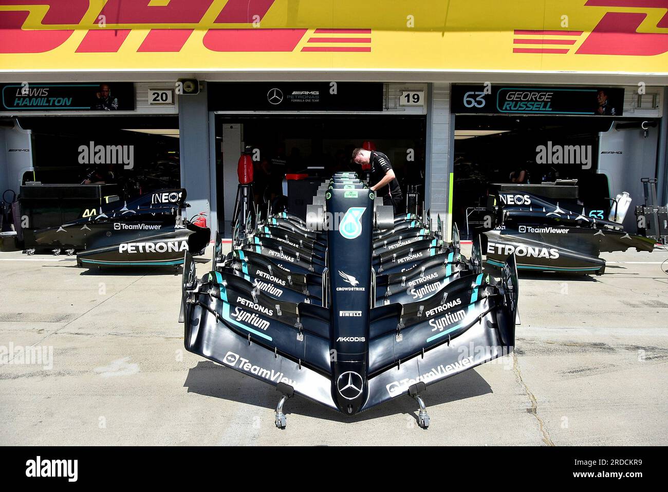 Budapest, Ungarn. 20. Juli 2023. 07/20/2023, Hungaroring, Budapest, Grand Prix Grand Prix der Formel 1 von Ungarn 2023, im Frontflügel von Lewis Hamilton (GBR#44), Mercedes-AMG Petronas Formula One Team und George Russel (GBR#63), Mercedes-AMG Petronas Formula One Team Credit: dpa/Alamy Live News Stockfoto