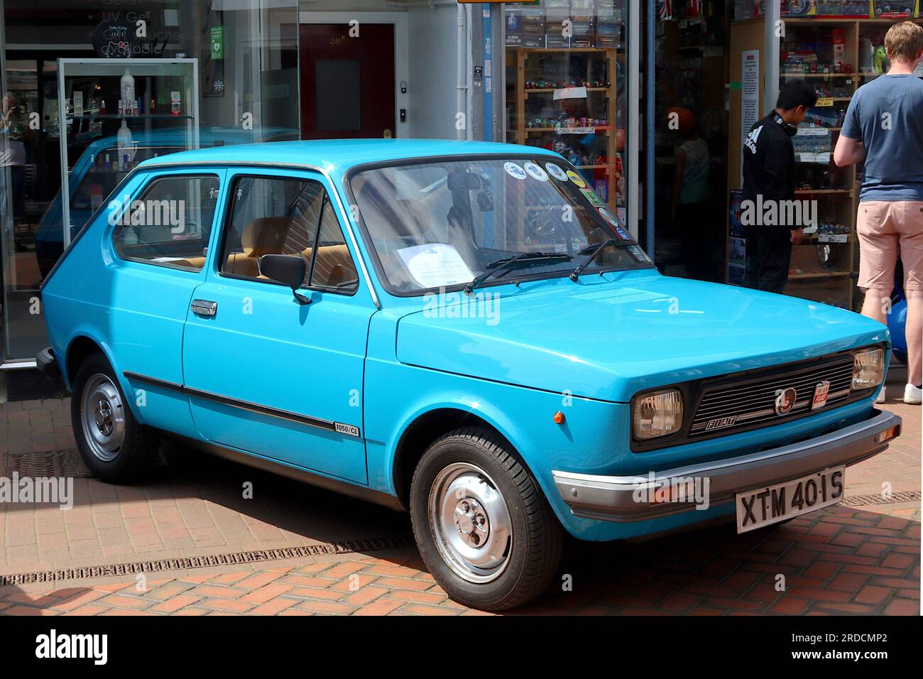 Fiat 127 Serie 2, das Supermini-Design von Fiat aus den 70er Jahren, das das 3-türige Fließheck-Konzept beeinflusst hat, das vom Renault 5, Ford Fiesta, VW Golf, kopiert wurde. Stockfoto
