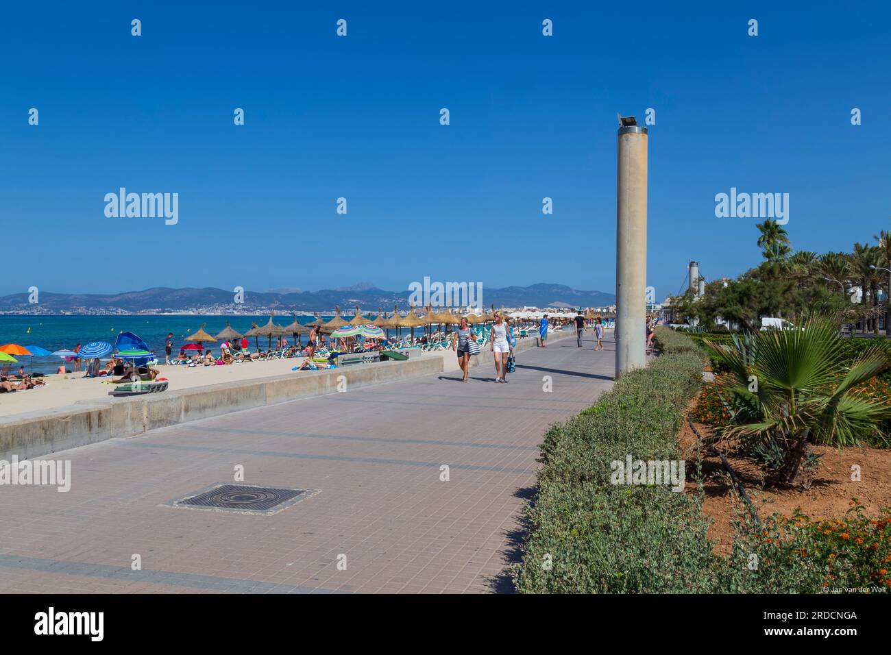 Strandresort Playa de Palma mit dem Boulevard auf der spanischen Insel Mallorca nahe Palma de Mallorca. Stockfoto