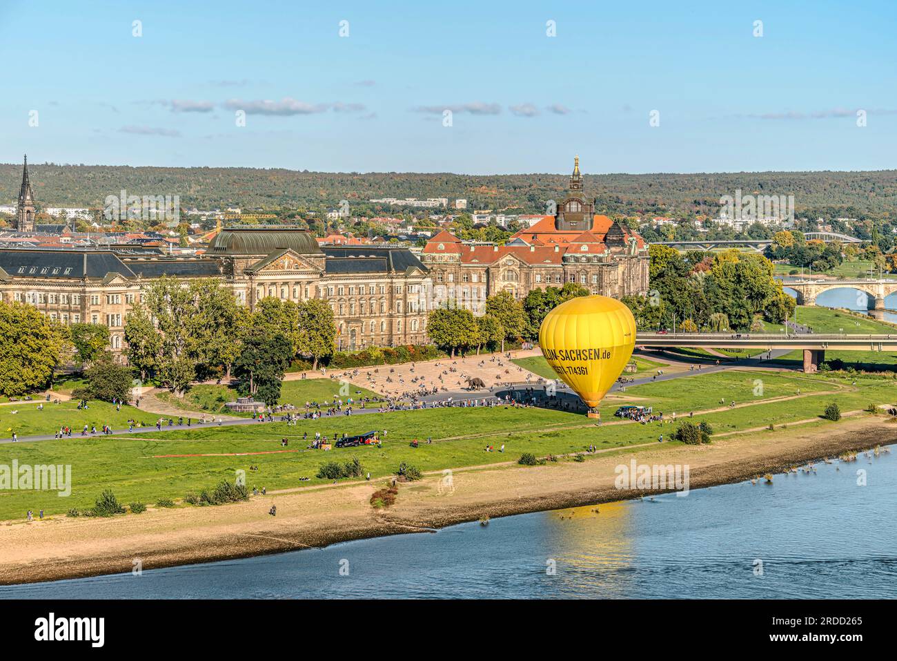 Der Heißluftballon startet am Ufer der elbe in Dresden, Sachsen Stockfoto