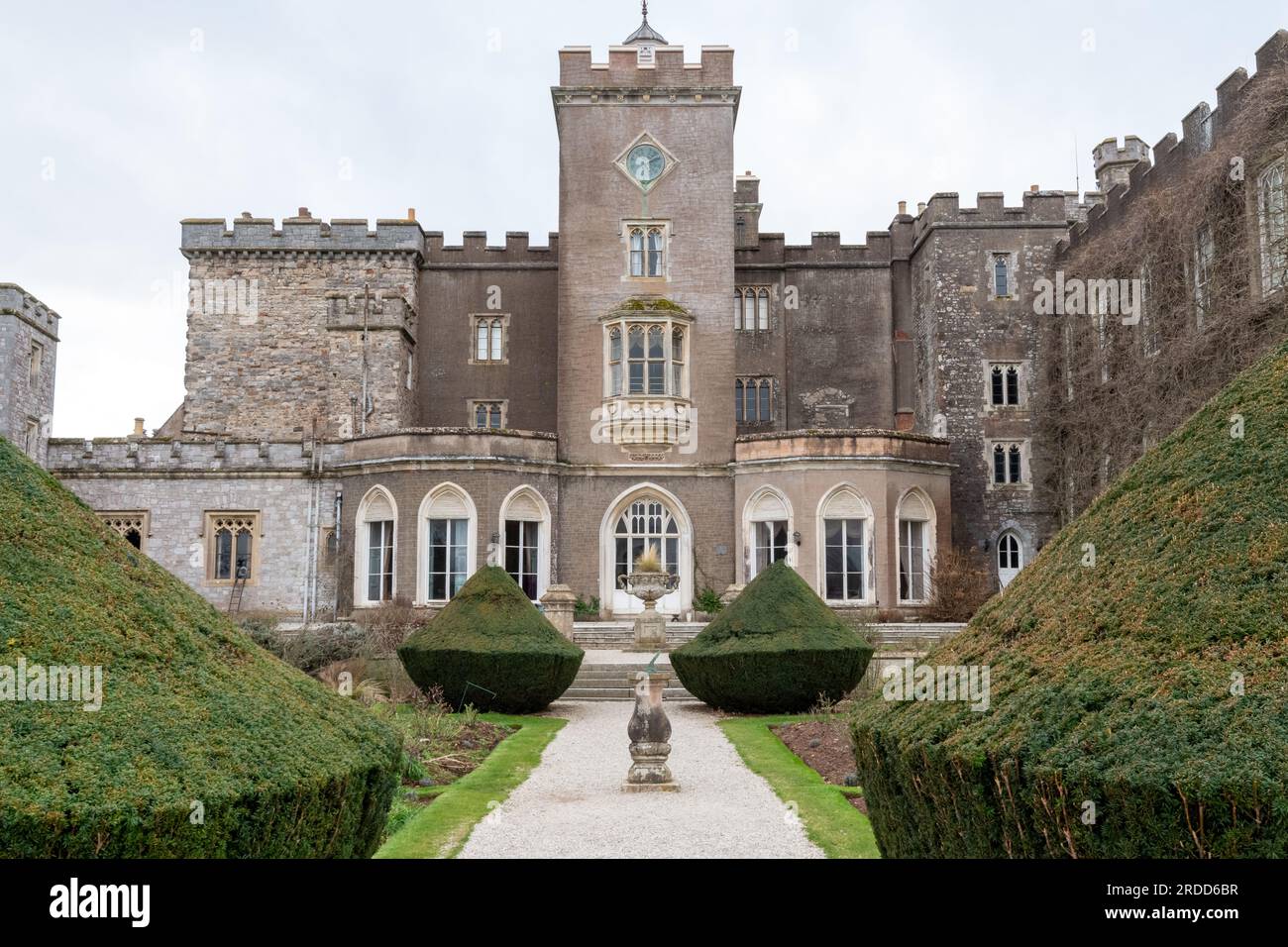 Kenton.Devon.Vereinigtes Königreich.Februar 17. 2023.Foto der Ostfront von Powderham Castle in Devon Stockfoto