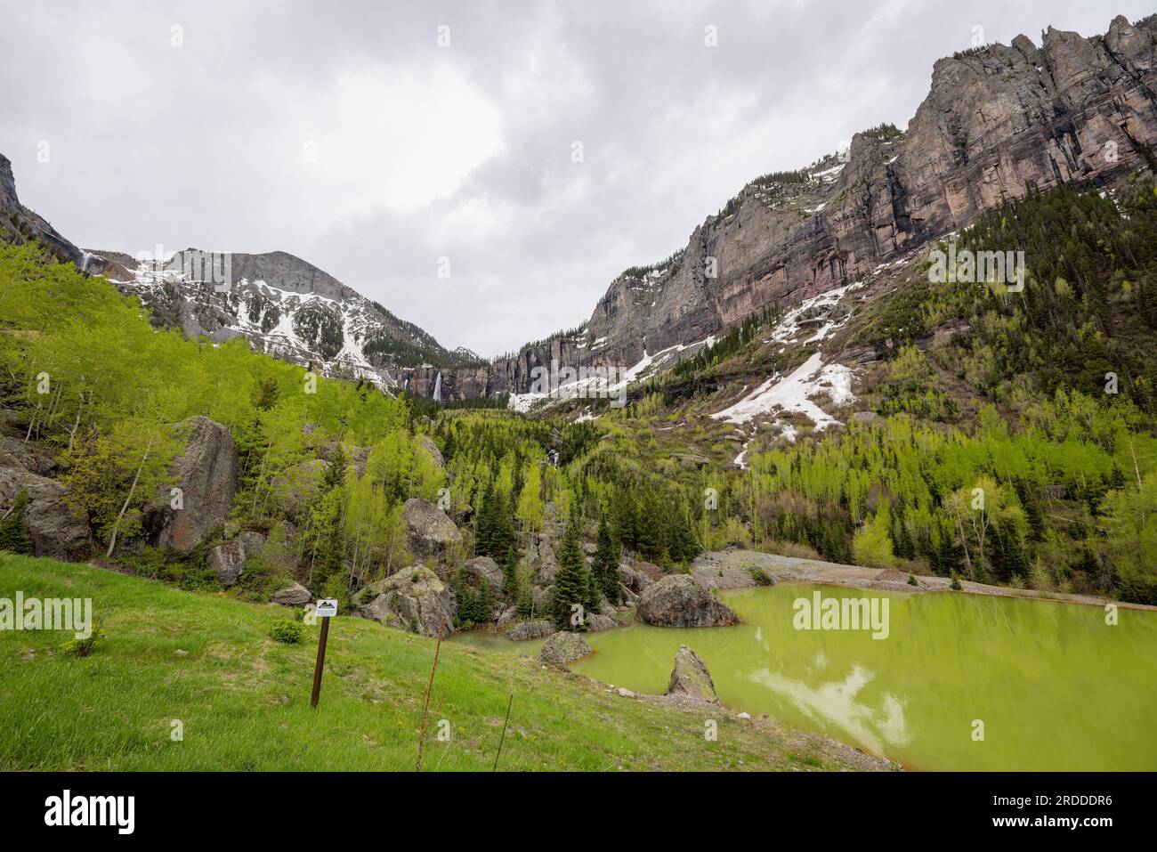 Wolkiger Blick auf den Bridal Veil Trail in Colorado Stockfoto