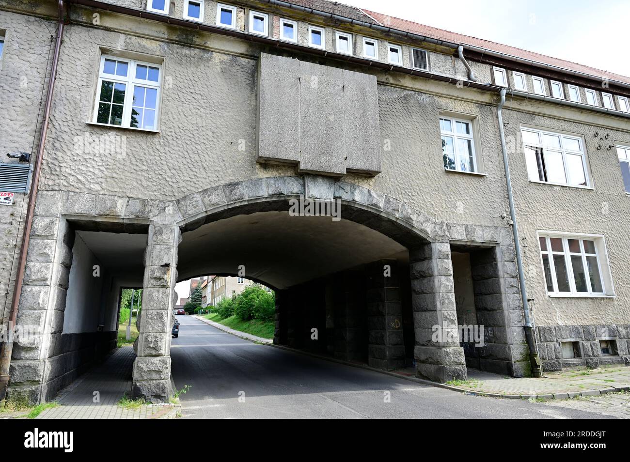 Das Gelände mit Wach-, Wohn- und Wirtschaftsgebäude der ehemaligen Zittwerke Sieniawka (Kleinschönau) im heutigen Polen.19.07.2023.die Zittwerke AG w Stockfoto