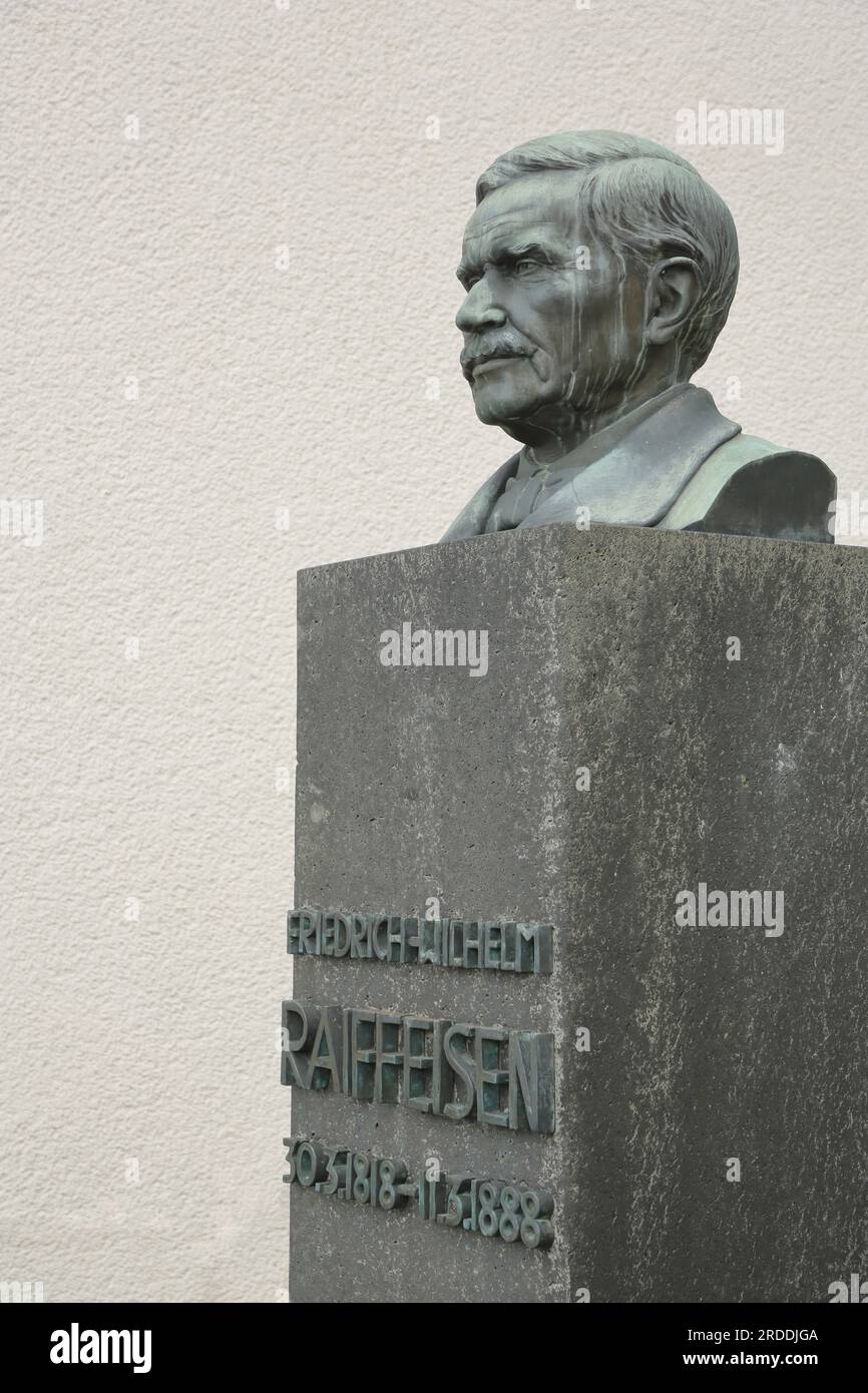 Raiffeisendenkmal für Friedrich Wilhelm Raiffeisen, Rathaus, Altenkirchen, Westerwald, Rheinland-Pfalz, Deutschland Stockfoto