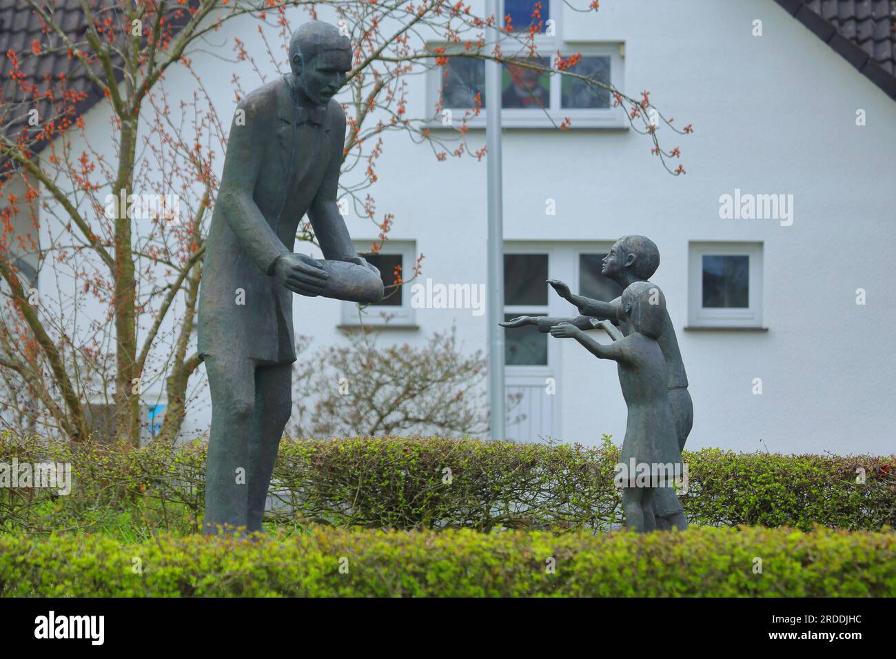 Denkmal für Friedrich Wilhelm Raiffeisen, Gründer der Gesellschaft und Genossenschaftsbank, Raiffeisen Meeting Center, Weyerbusch, Westerwald, Rheinland-Pal Stockfoto