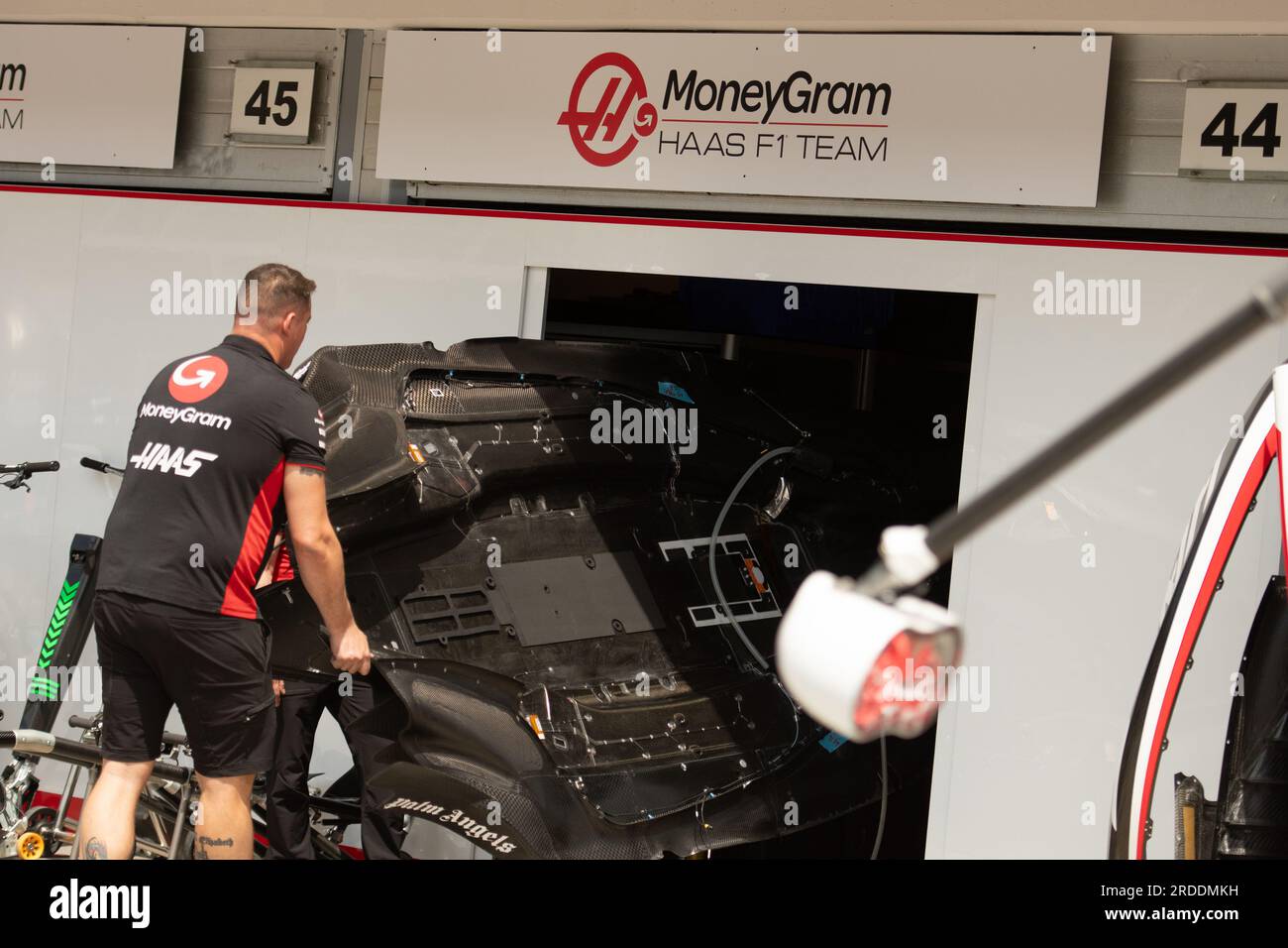 Budapest, Ungarn - 20. JULI 2023, Bodenflugeinheit, HAAS VF-23, Haas Mechanic, Medientag im Hungaroring Stockfoto