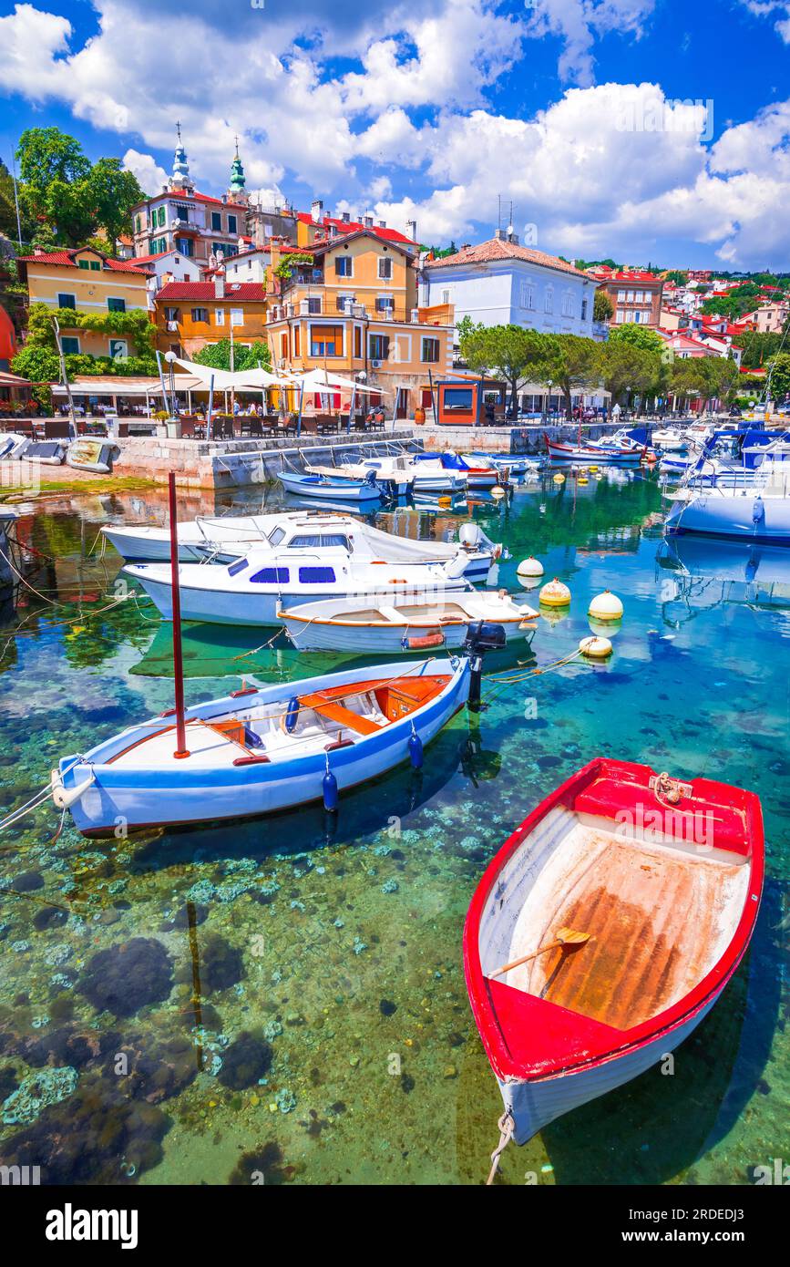 Opatija, Kroatien. Yachthafen eines beliebten Touristenresorts an der Adriaküste, Halbinsel Istrien. Stockfoto