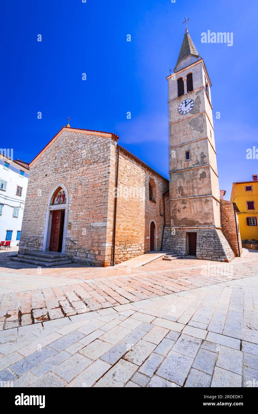 Fazana, Kroatien. Wunderschöne kleine Stadt, Halbinsel Istrien, touristischer Ort an der Adria. Stockfoto