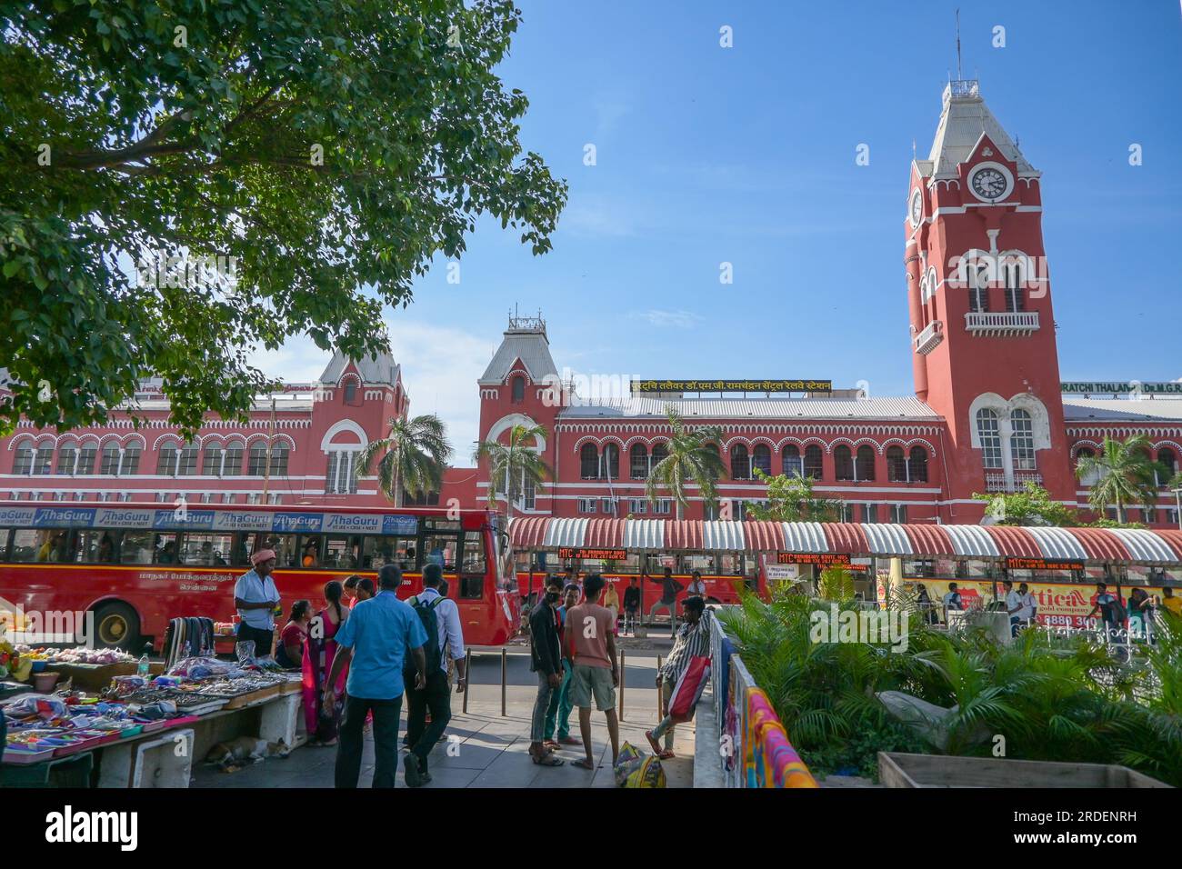 Chennai, Indien - 14. Juli 2023: Chennai Central Railway Station ist der wichtigste Bahnhof in der Stadt Chennai, Tamil Nadu, Indien. Stockfoto