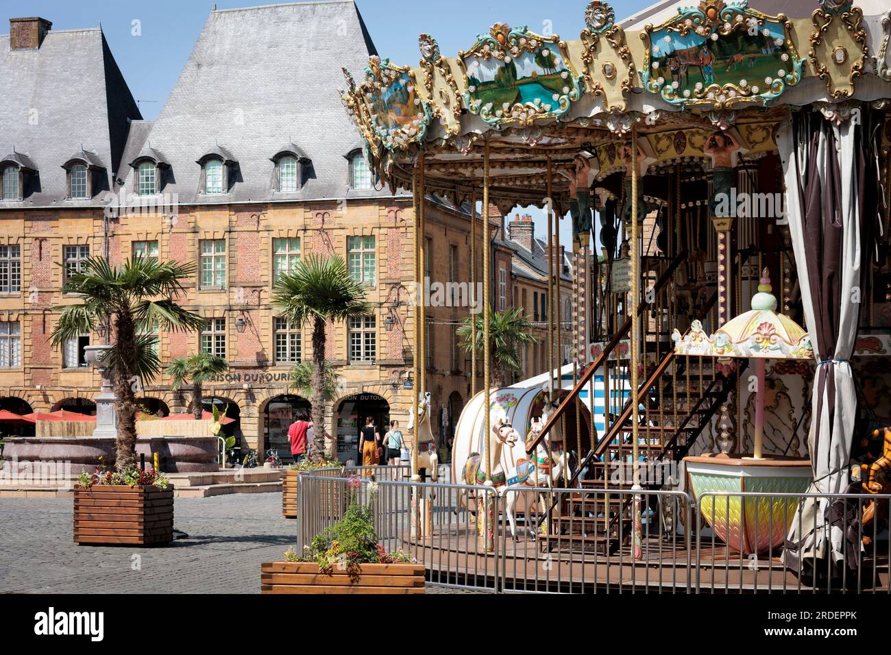 Restaurants und Cafés Place Ducale Charleville-Mezieres Ardennes Grande Est Frankreich Stockfoto