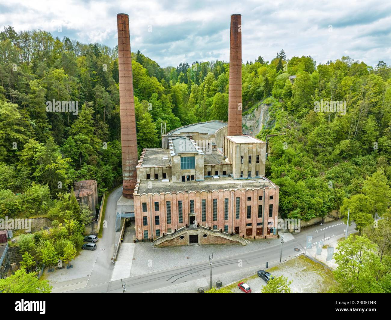 Verlorene Orte Eventlocation Altes Kraftwerk im gruenen Wald, Rottweil, Deutschland Stockfoto