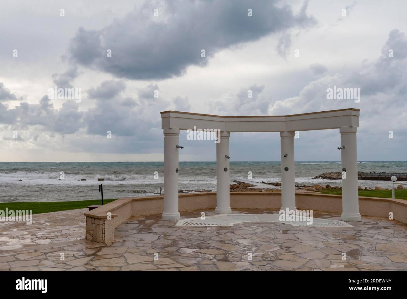 Duschen am Strand Stockfoto