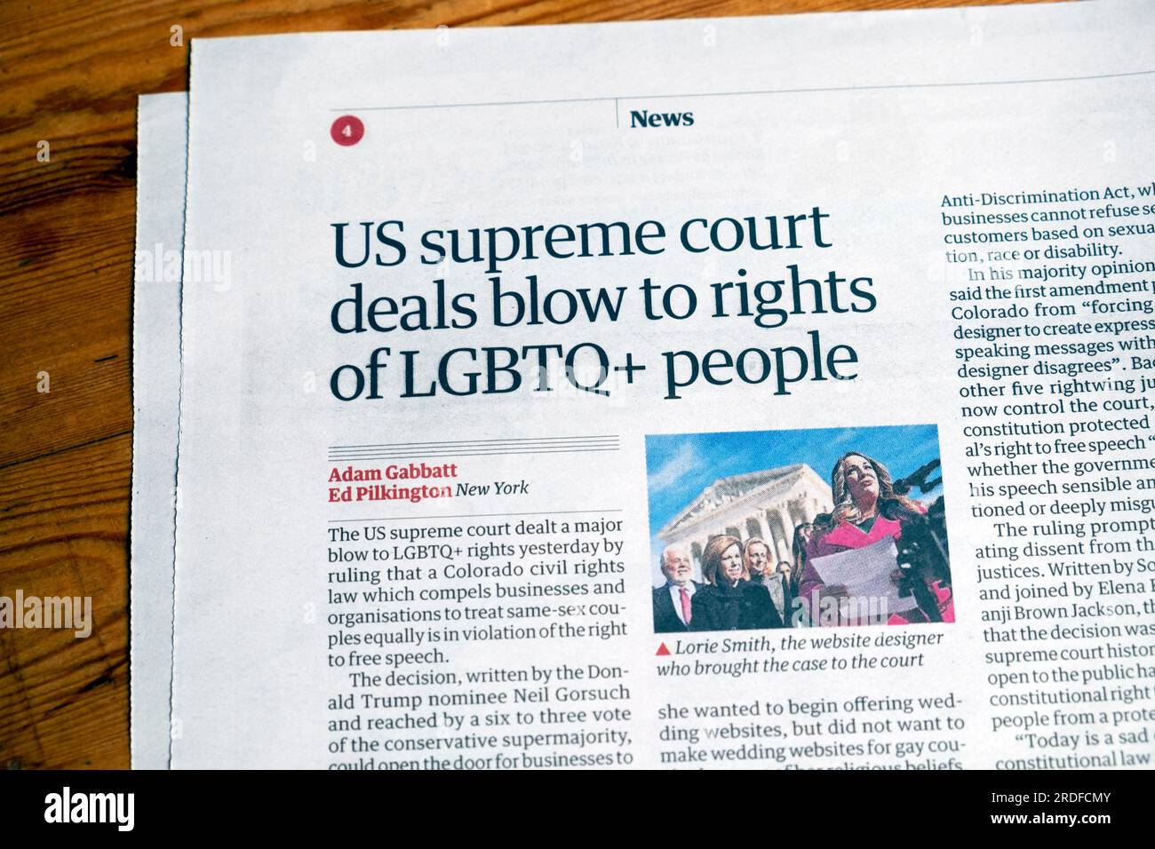 "US Supreme Court Deals Platzen gegen Rechte der LGBTQ+ People' Guardian Zeitung Schlagzeile Bürgerrechte Artikel 30 Juni 2023 London England UK Stockfoto