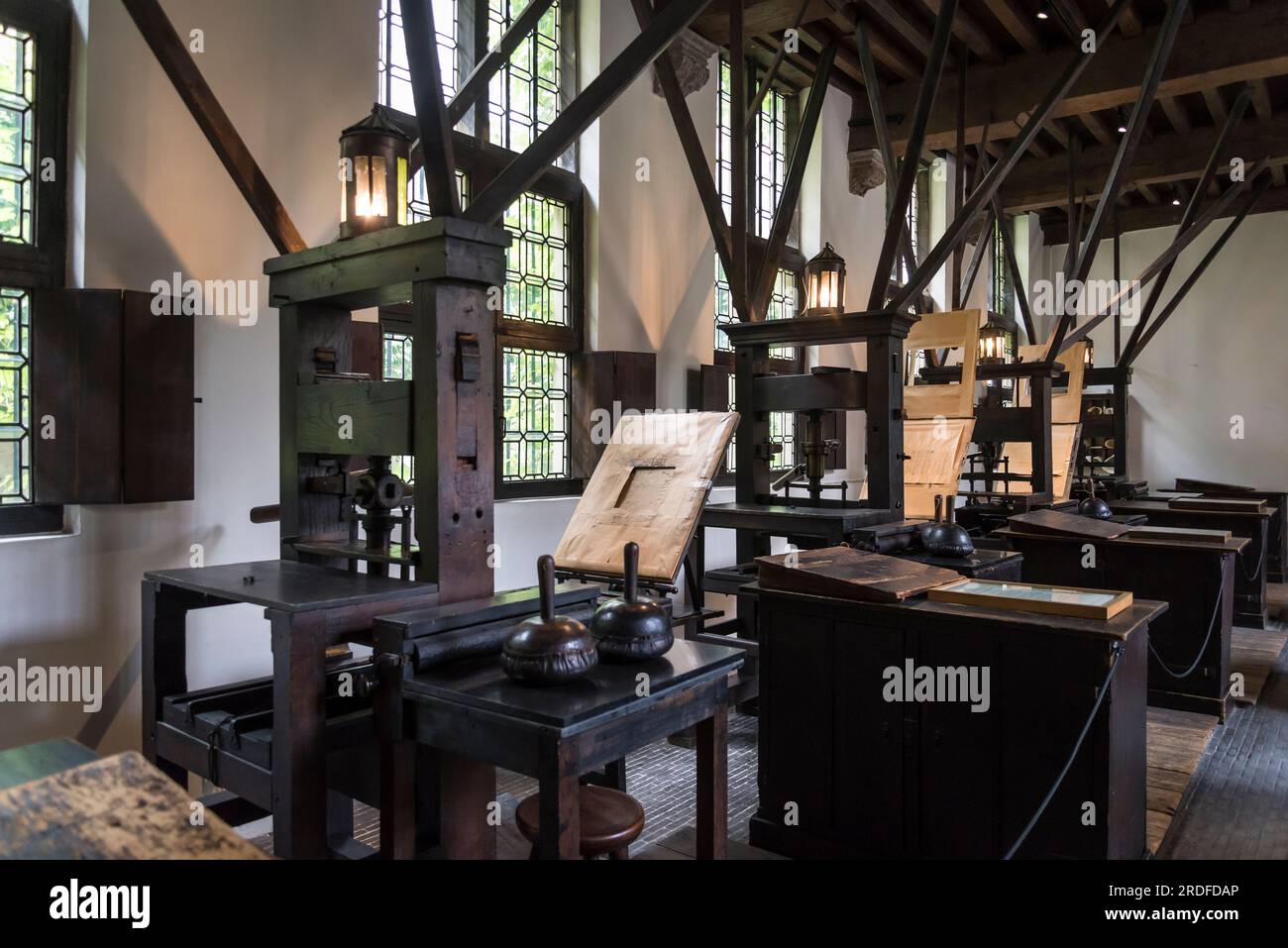 Druckerpresse, Plantin-Moretus Museum, das die Geschichte des Druckens sowie die Atmosphäre eines alten flämischen Patrizienhauses zeigt. Stockfoto