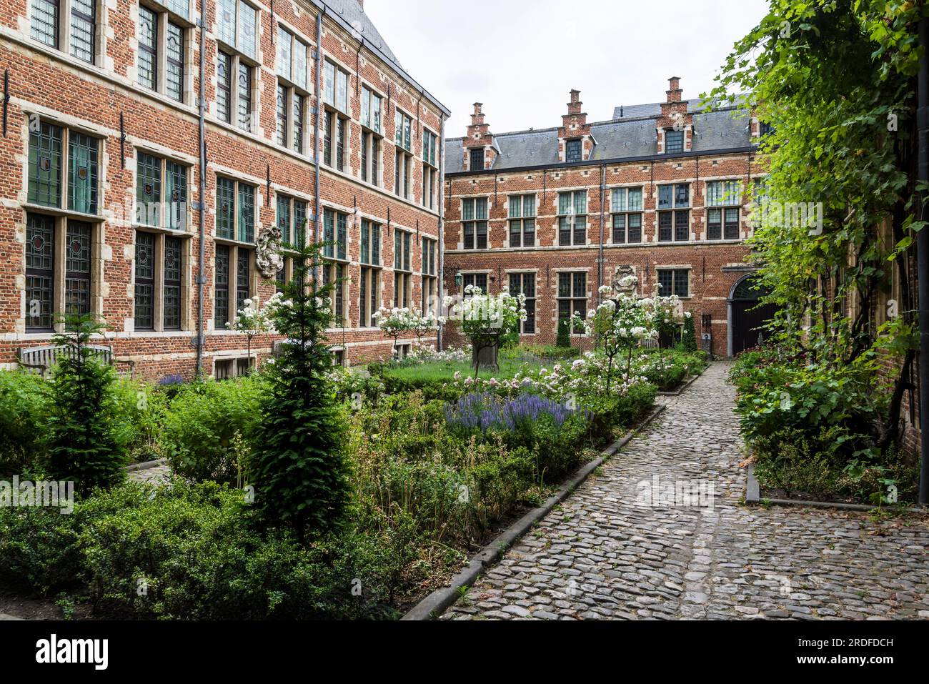 Innenhof des Plantin-Moretus-Museums, in dem die Geschichte des Druckens und die Atmosphäre einer alten flämischen patricia dargestellt werden Stockfoto