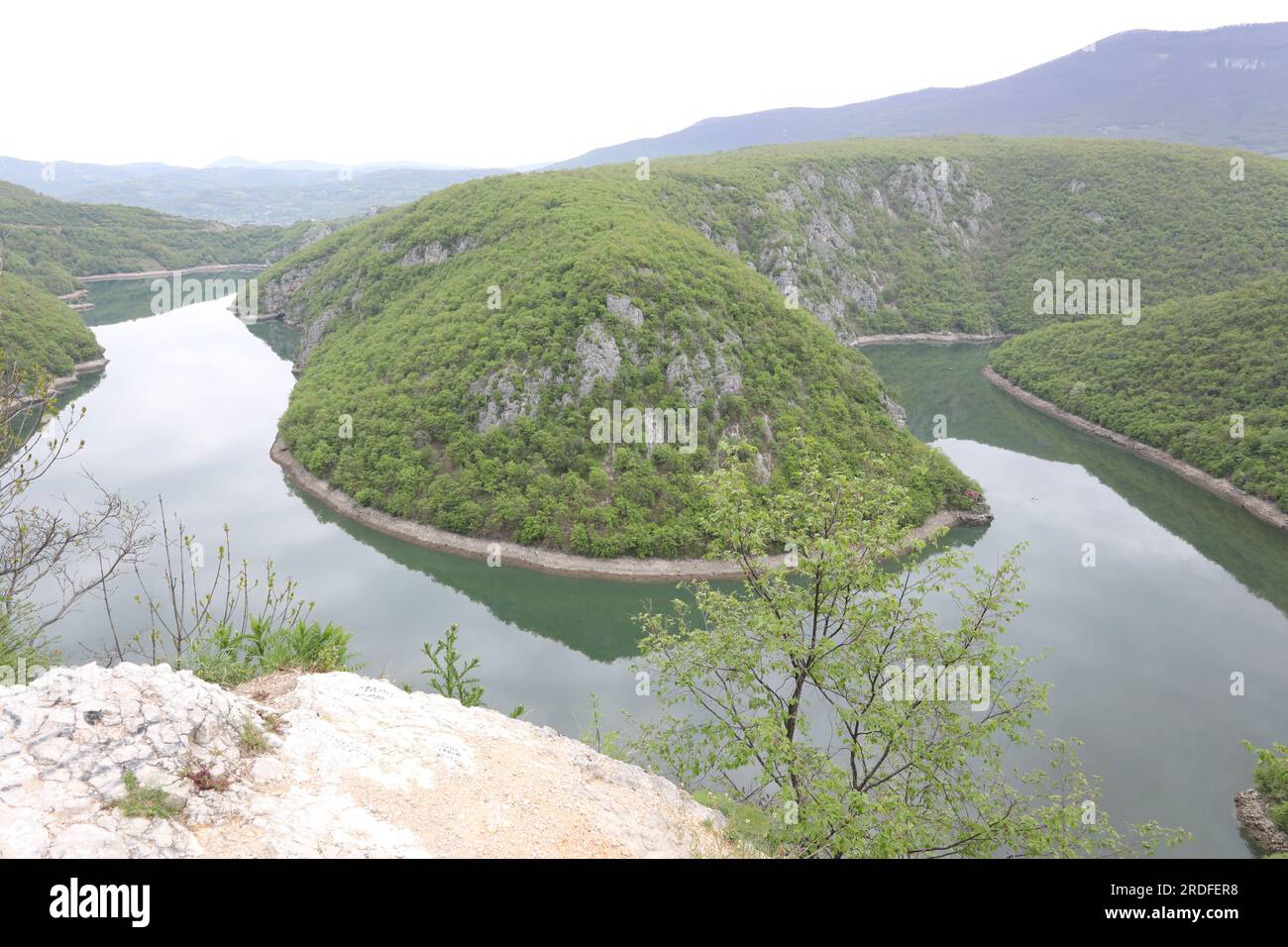 Spektakuläre 180-Grad-Flussbiegung - Naturschönheit - Aussichtspunkt Dabrac, Bocac Stockfoto
