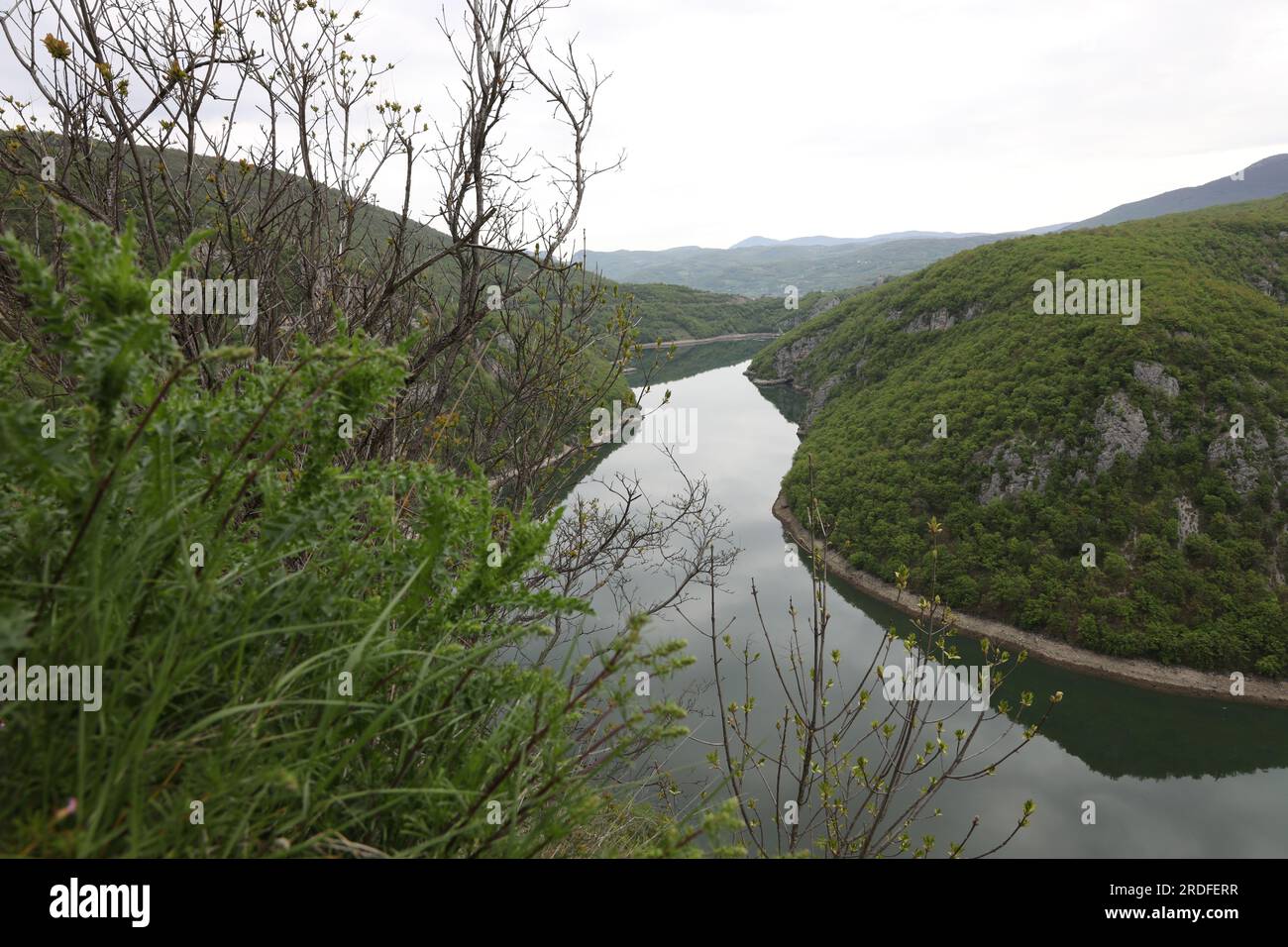 Spektakuläre 180-Grad-Flussbiegung - Naturschönheit - Aussichtspunkt Dabrac, Bocac Stockfoto