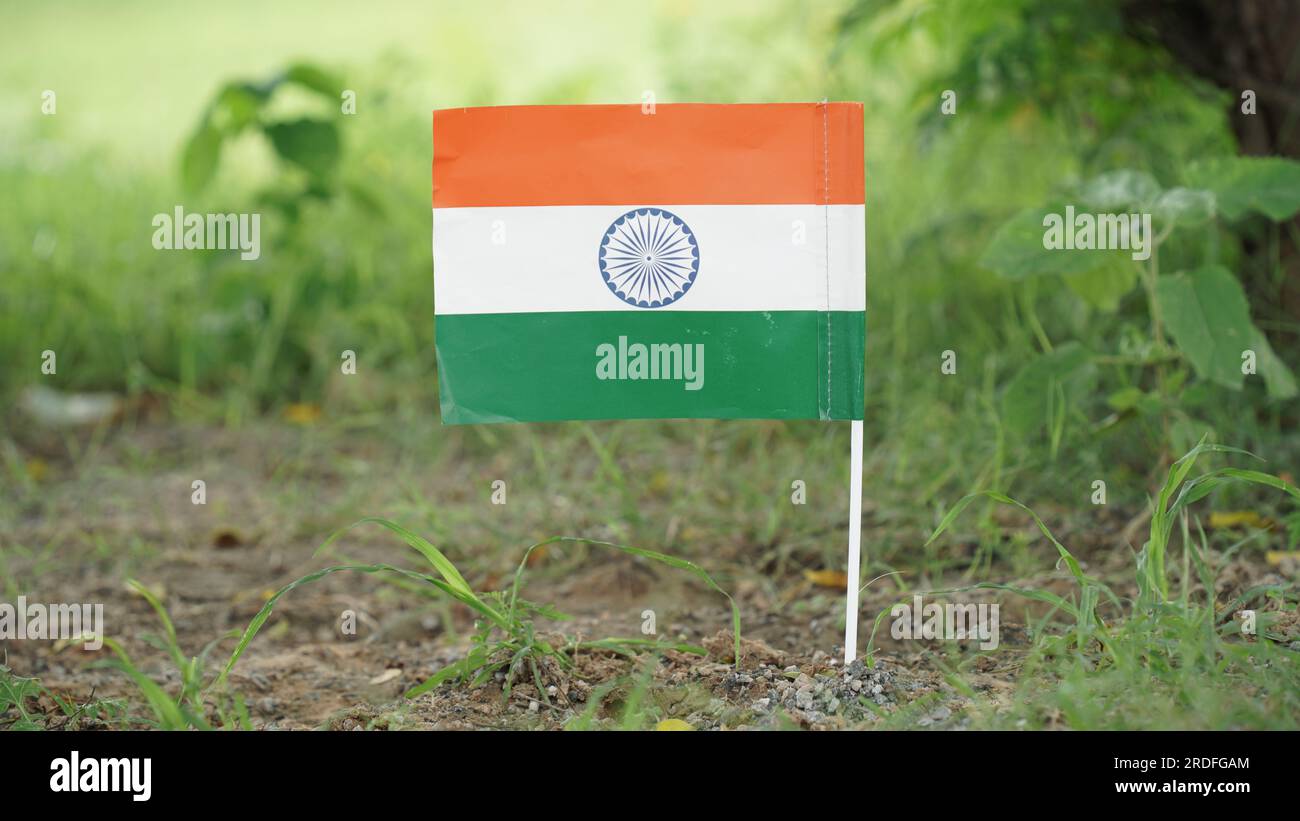 Die indische Flagge ist elegant, mit drei Farben und einem Kreis in der Mitte. Stockfoto