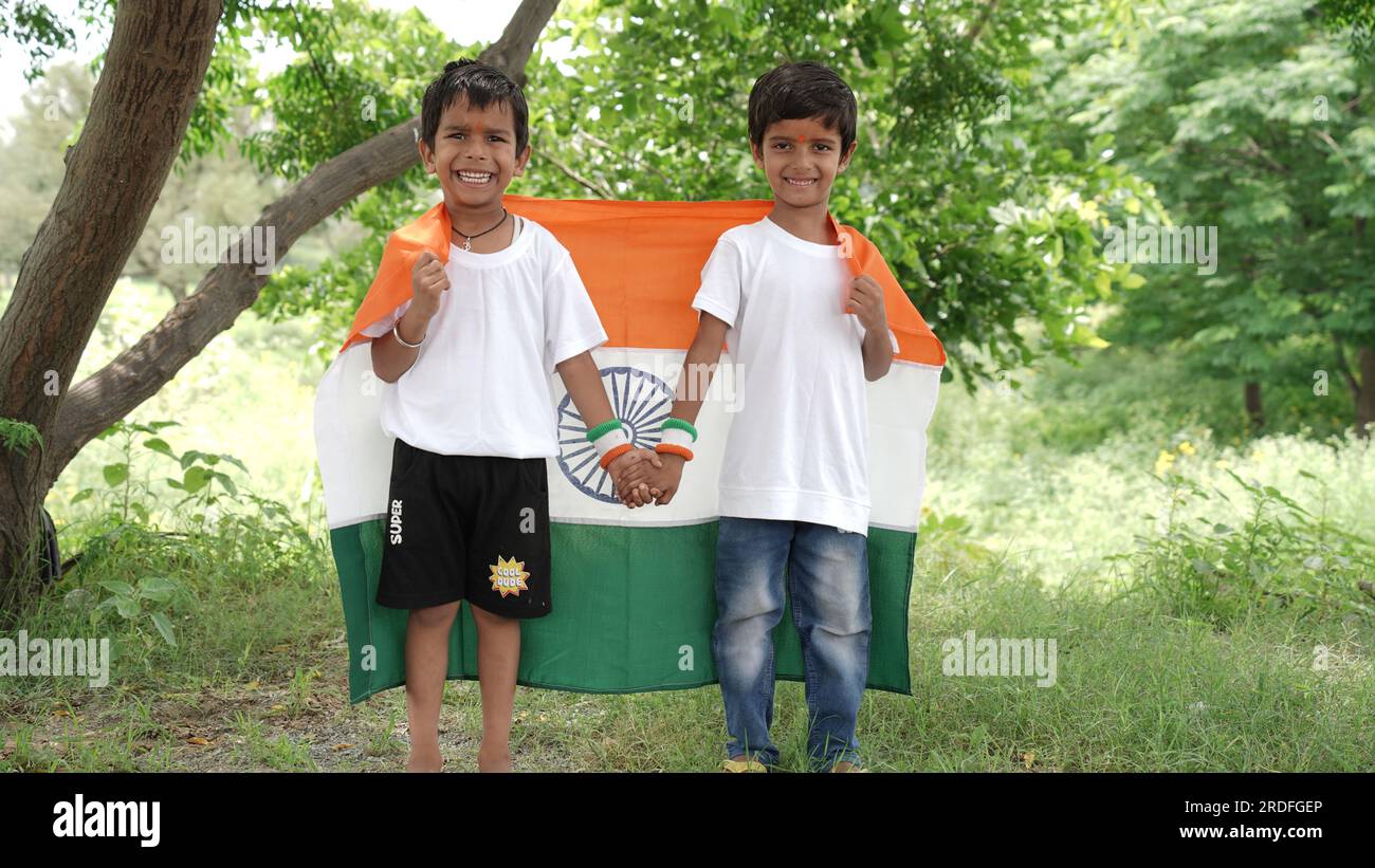 Indisches Kind feiert die Unabhängigkeit oder den Tag der Republik Indien Stockfoto