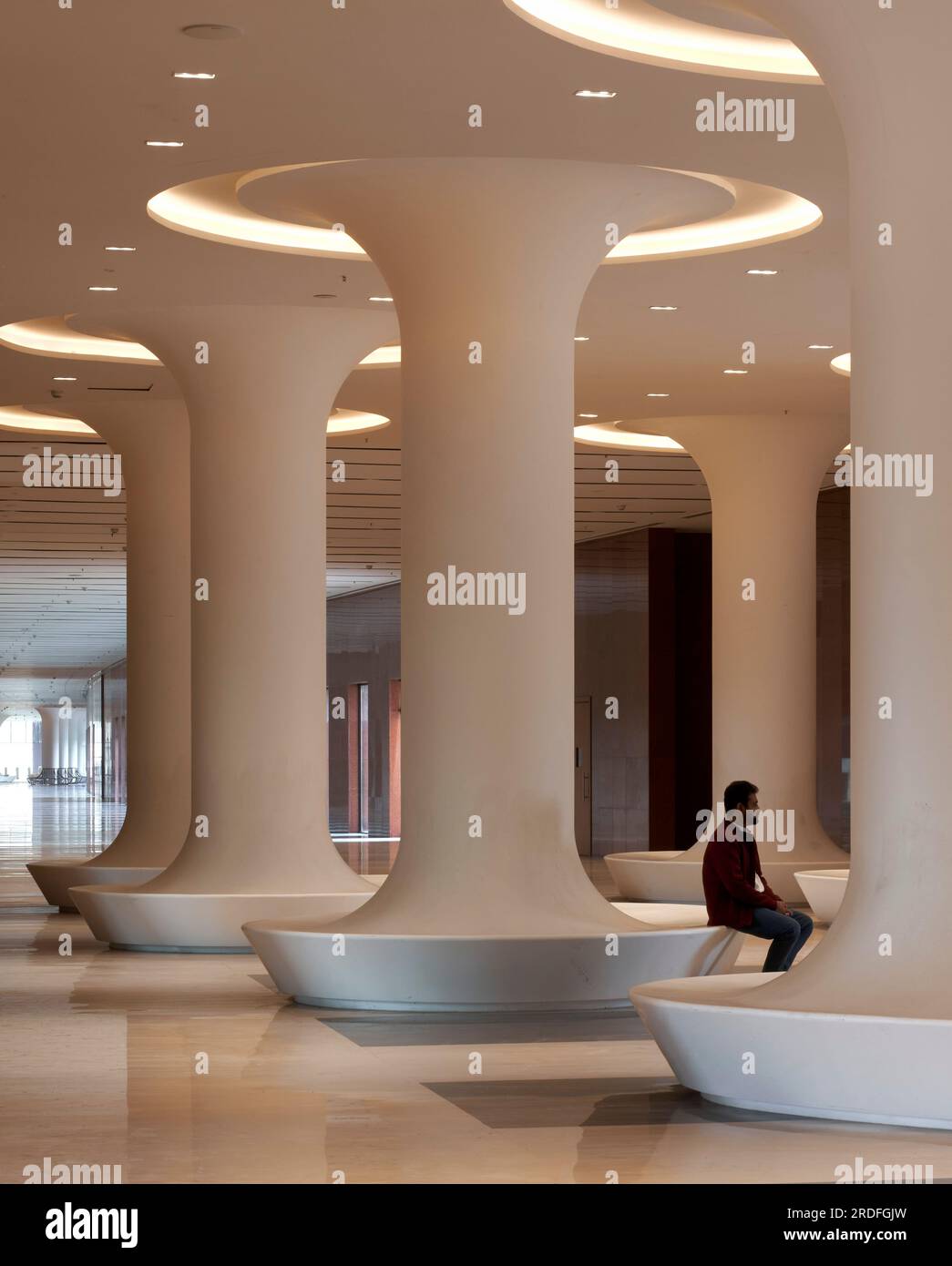 Eingang. Surat Diamond Bourse, Surat, Indien. Architekt: Morphogenese 2023. Stockfoto