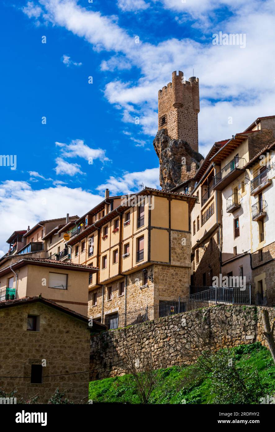 FOTO VON FRÍAS IN BURGOS, AUFGENOMMEN MIT EINER LANGZEITBELICHTUNG IM MÄRZ 2023 Stockfoto