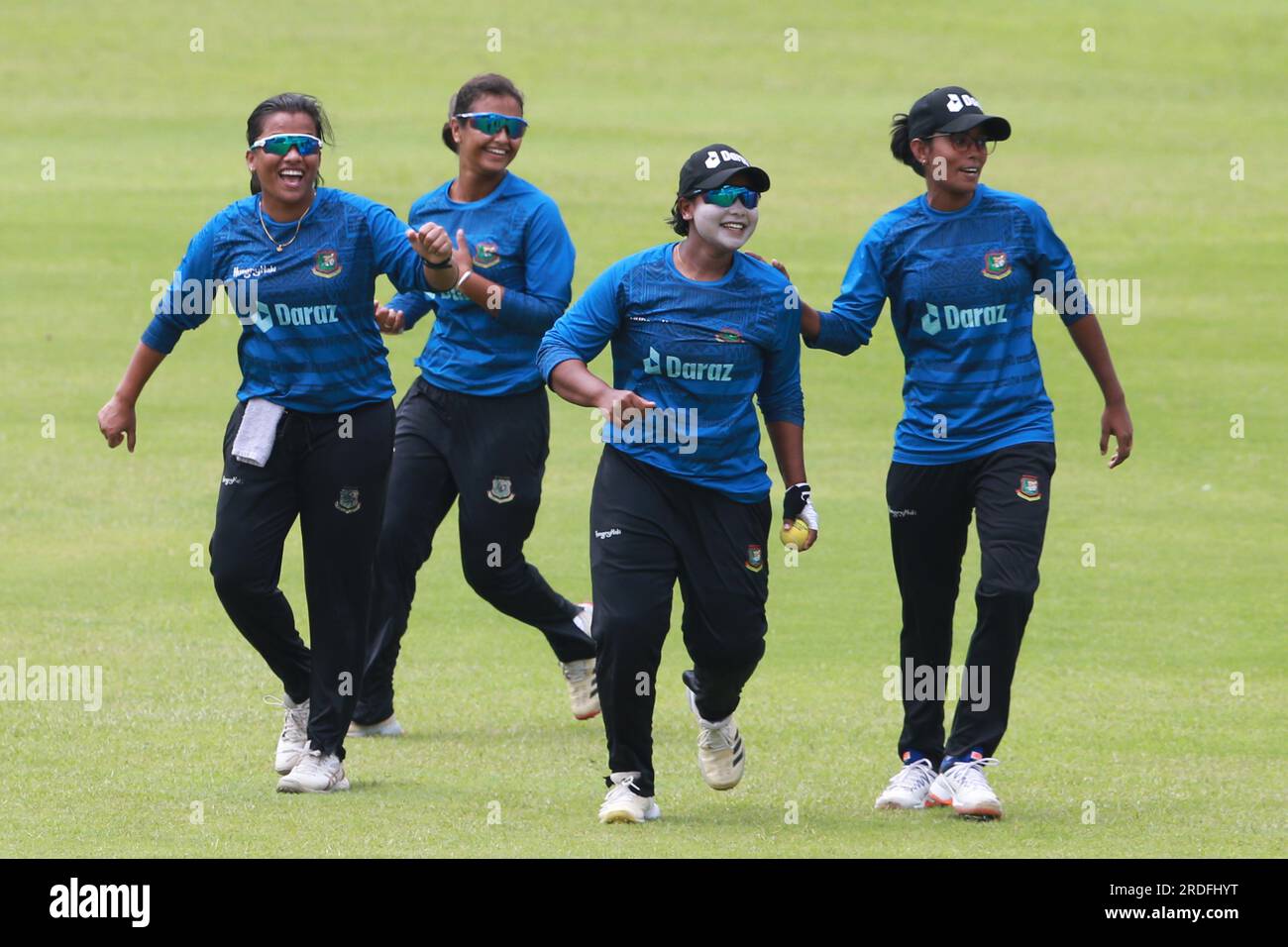 Das Bangladesh Women National Cricket Team nimmt vor dem dritten und letzten One Day International (ODI)-Spiel gegen Indien an der Übungssitzung Teil Stockfoto