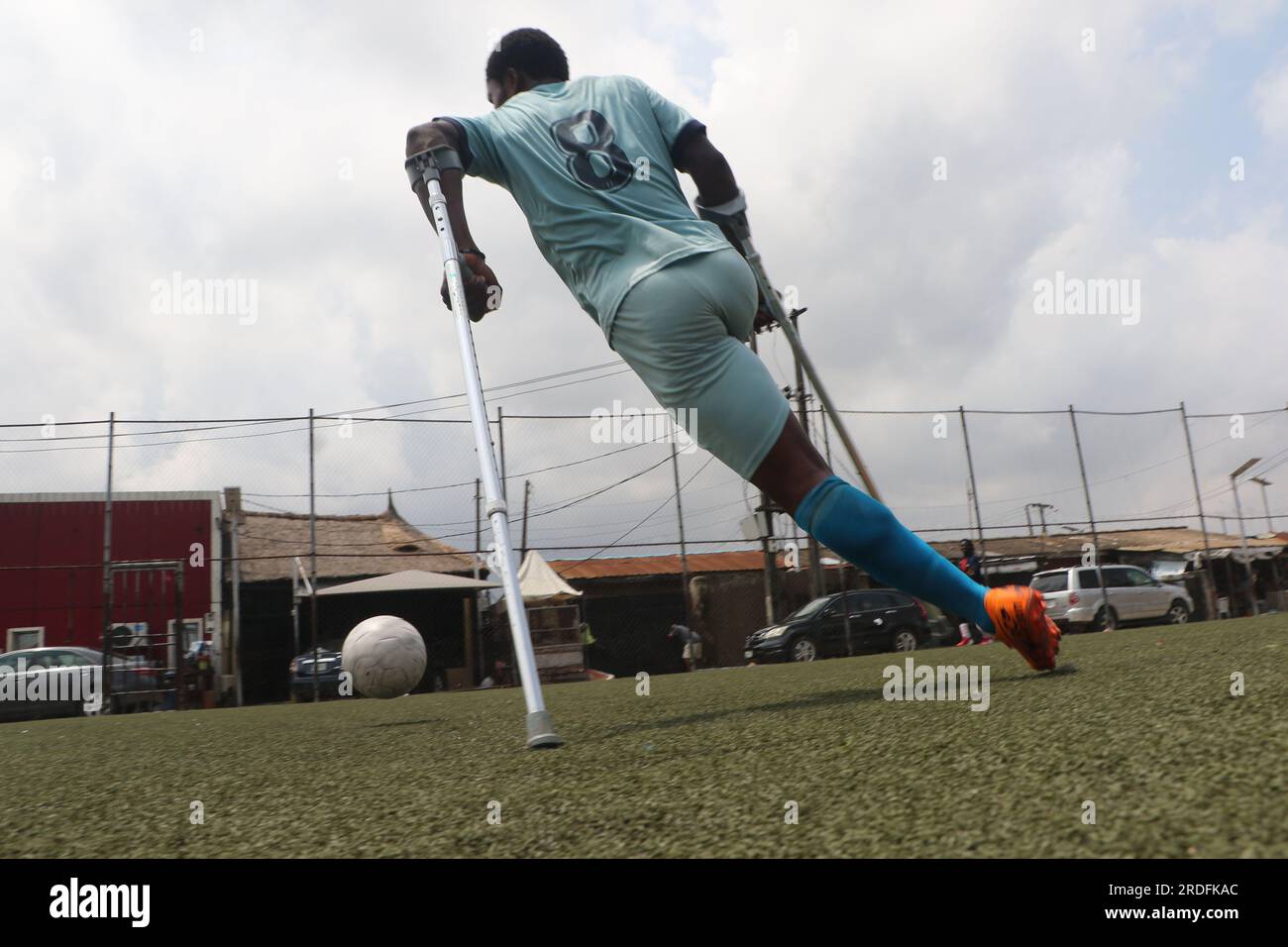 Die nigerianische Amputee-Fußballmannschaft hielt im Vorfeld des Afrikanischen Paralympischen Fußballturniers in Accra, Ghana, eine Trainingssitzung in Lagos ab. Lagos, Nigeria. Stockfoto