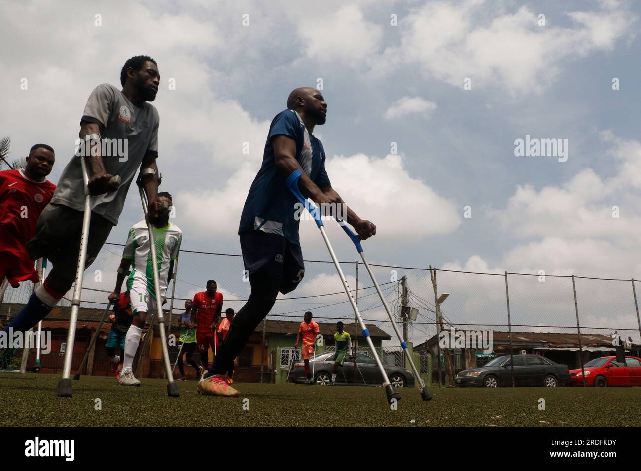 Die nigerianische Amputee-Fußballmannschaft hielt im Vorfeld des Afrikanischen Paralympischen Fußballturniers in Accra, Ghana, eine Trainingssitzung in Lagos ab. Lagos, Nigeria. Stockfoto