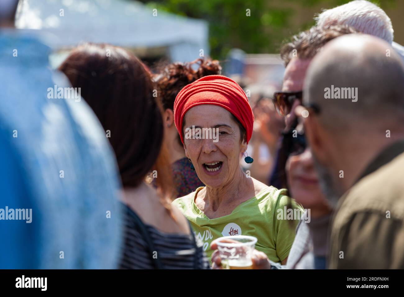 Gattatico, Reggio Emilia, Italien - 25. April 2023: Italienische Frau während des Konzerts am 25. April Stockfoto