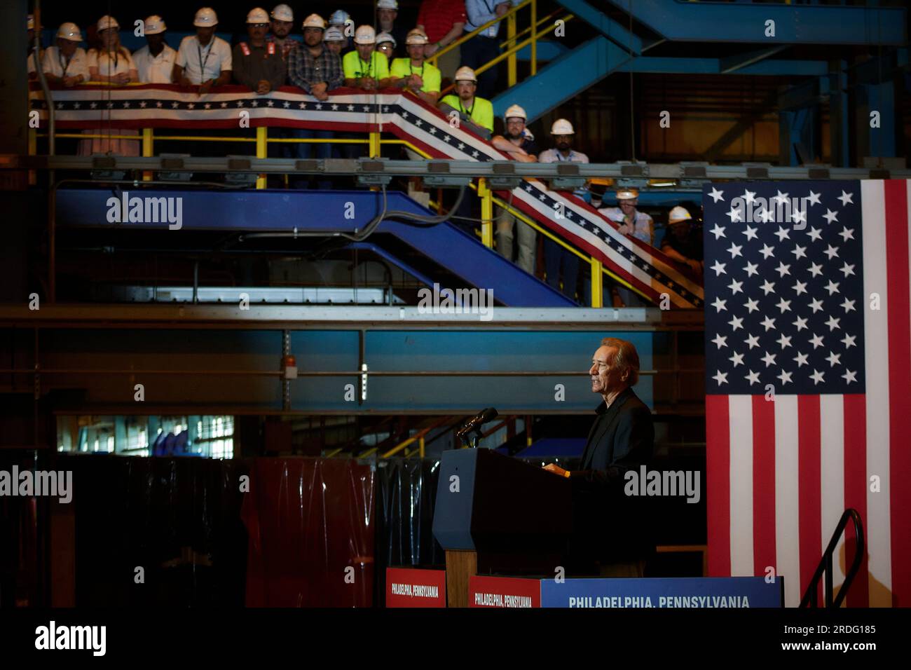 Philadelphia, Usa. 20. Juli 2023. Lasse Johannes Petterson, CEO von Great Lakes Dredge and Dock, spricht vor den USA Präsident Joseph Biden auf einer Rundfahrt durch Philly Shipyard in Philadelphia, Pennsylvania, USA am 20. Juli 2023. Kredit: OOgImages/Alamy Live News Stockfoto