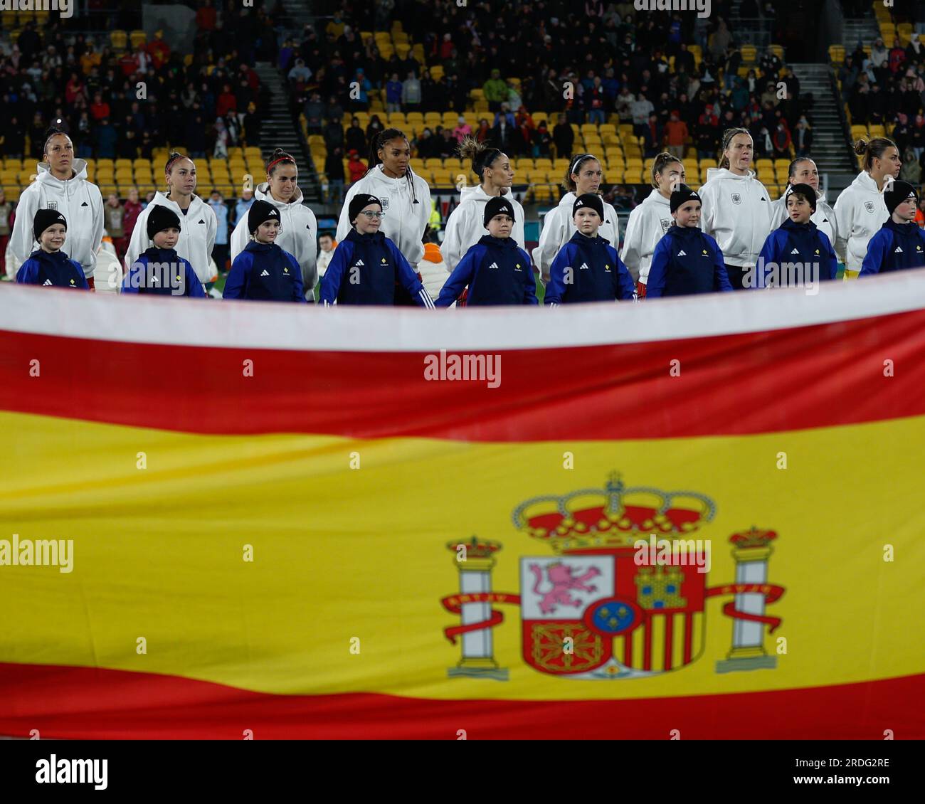 21. Juli 2023, Wellington, Neuseeland: Wellington, Neuseeland. 21. Juli 2023. Spanisches Team hinter der Flagge. Spanien gegen Costa Rica. Fifa-Weltmeisterschaft. Gruppe C. Wellington. Neuseeland. (Kreditbild: © Joe Serci/Sport Press Photo via Credit: Zuma Press/Alamy Live News Stockfoto