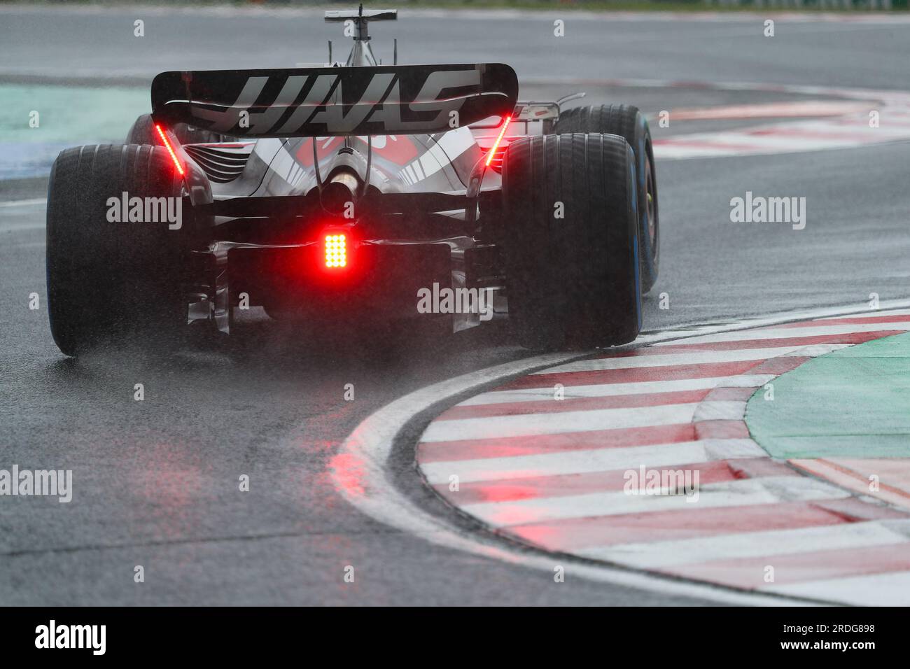 Budapest, Rieti, Ungarn. 21. Juli 2023. Kevin Magnussen (SVE) Haas VF-23.während der freien Übung 1, Freitag, 21. Juli, FORMEL 1 QATAR AIRWAYS UNGARISCHER GRAND PRIX 2023 - Jul21 bis Jul23 2023 Hungaroring, Budapest, Ungarn (Kreditbild: © Alessio De Marco/ZUMA Press Wire) NUR REDAKTIONELLE VERWENDUNG! Nicht für den kommerziellen GEBRAUCH! Stockfoto