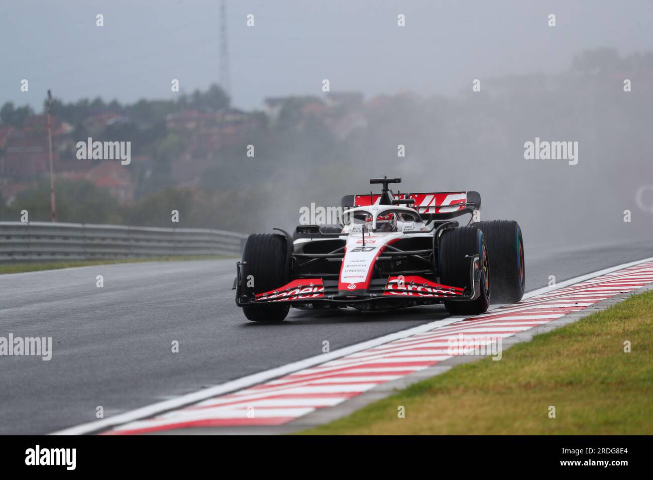 Budapest, Rieti, Ungarn. 21. Juli 2023. Kevin Magnussen (SVE) Haas VF-23.während der freien Übung 1, Freitag, 21. Juli, FORMEL 1 QATAR AIRWAYS UNGARISCHER GRAND PRIX 2023 - Jul21 bis Jul23 2023 Hungaroring, Budapest, Ungarn (Kreditbild: © Alessio De Marco/ZUMA Press Wire) NUR REDAKTIONELLE VERWENDUNG! Nicht für den kommerziellen GEBRAUCH! Stockfoto