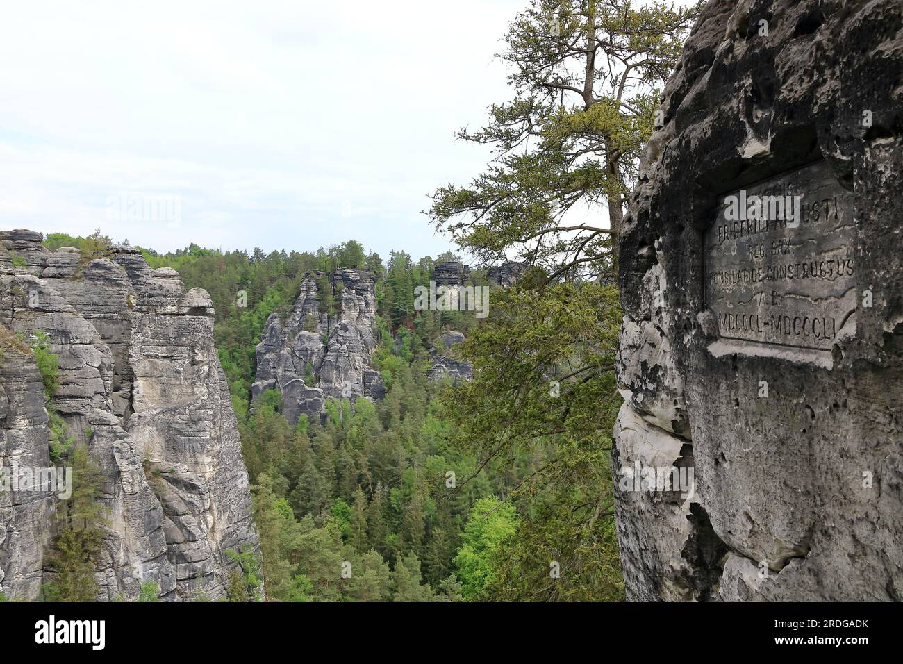 Felsformationen des Elbsandsteingebirges um die Basteibrücke in Sachsen Stockfoto