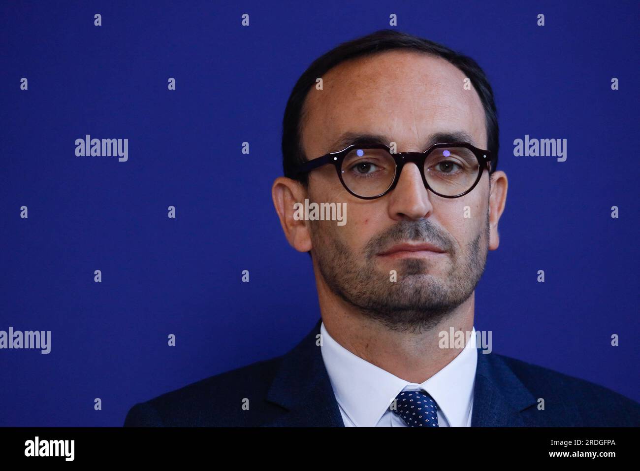 Paris, Frankreich. 21. Juli 2023. Thomas Cazenave, neu ernannter französischer Staatsminister für öffentliche Finanzen, posiert bei einer Übergabeseremonie im Bercy-Ministerium für Wirtschaft und Finanzen am 21. Juli 2023 in Paris für ein Foto. Die französische Präsidentschaft hat am 20. Juli 2023 eine offizielle Umgruppierung der französischen Regierung mit acht neuen Mitgliedern einer Regierung mit insgesamt 41 Ministern beschlossen. Foto: Jean-Bernard Vernier/JBV News/ABACAPRESS.COM Kredit: Abaca Press/Alamy Live News Stockfoto