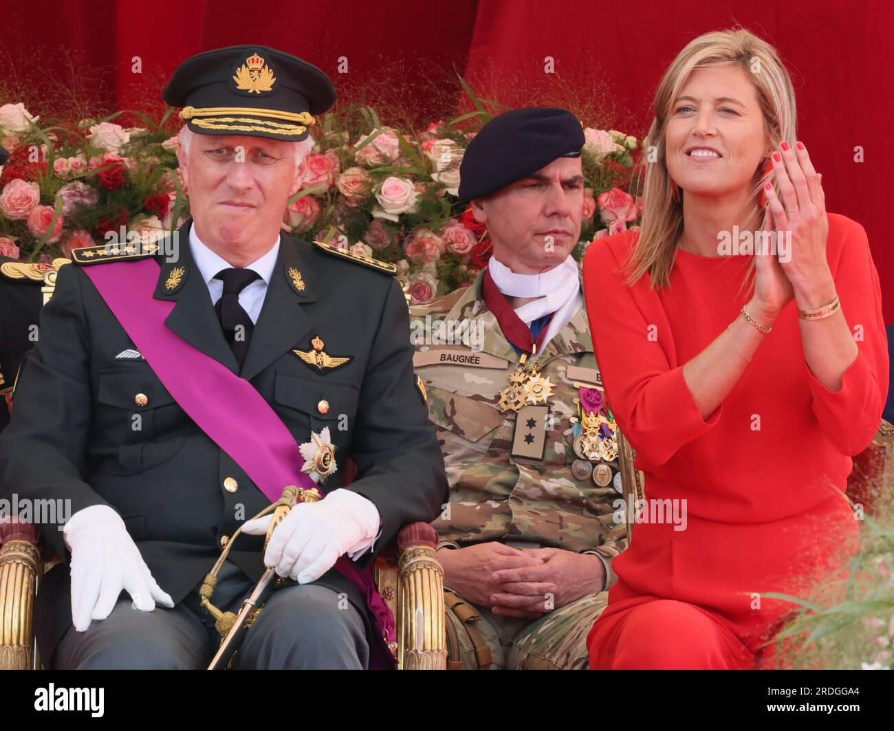 Brüssel, Belgien. 21. Juli 2023. König Philippe - Filip von Belgien und Innenminister Annelies Verlinden, fotografiert während der Militär- und Zivilparade am belgischen Nationalfeiertag am Freitag, den 21. Juli 2023 in Brüssel. Diese Parade ist eine Hommage an die Sicherheits- und Rettungsdienste unseres Landes, wie die Armee, die Polizei, die Feuerwehr oder den Katastrophenschutz. Außerdem wird König Philips zehnjährige Herrschaft gefeiert. BELGA FOTO BENOIT DOPPAGNE Kredit: Belga News Agency/Alamy Live News Stockfoto