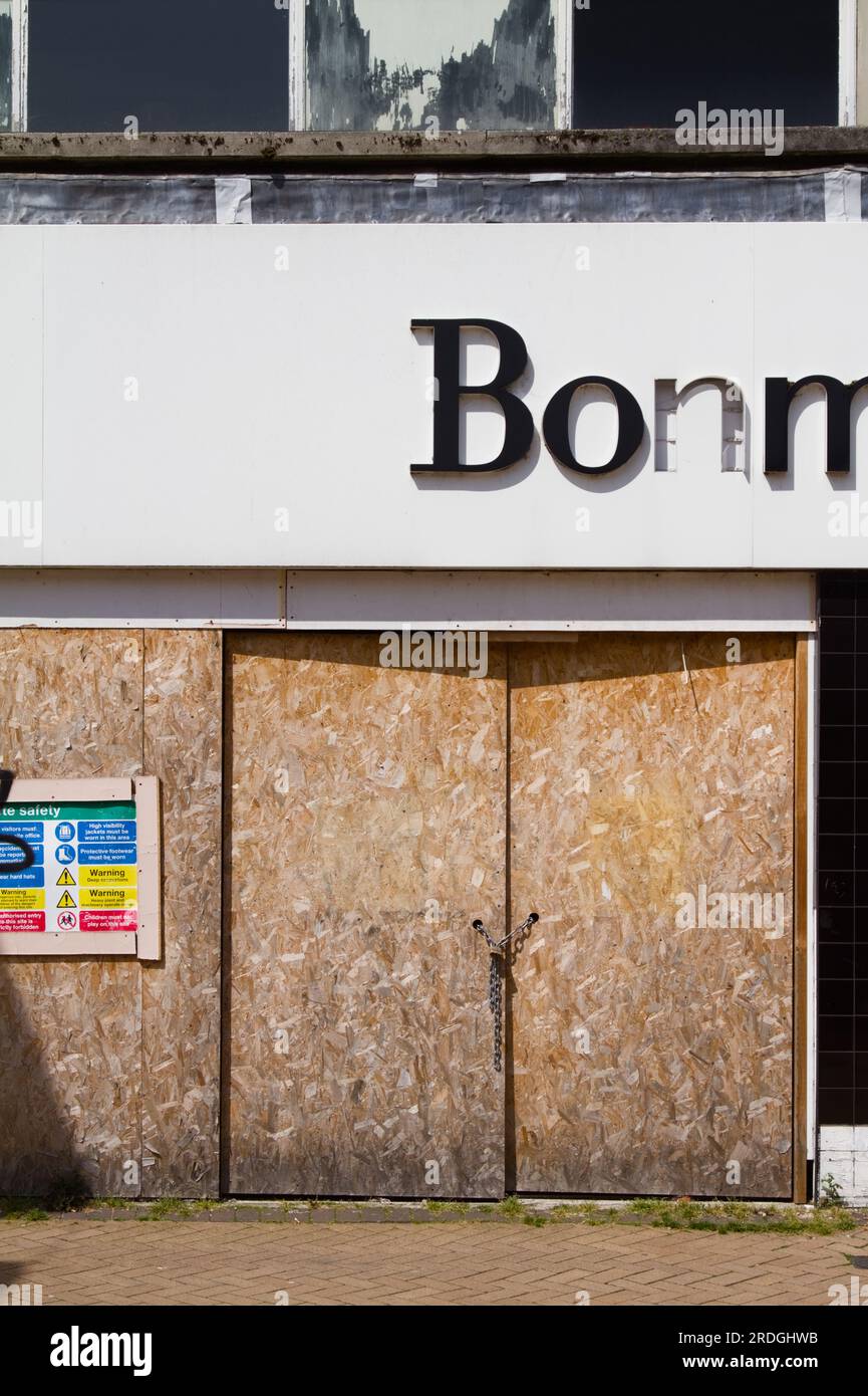 Geschlossen, abgekapselter Disused Shop, der Urban, High Street Decay, Boscombe UK demonstriert Stockfoto