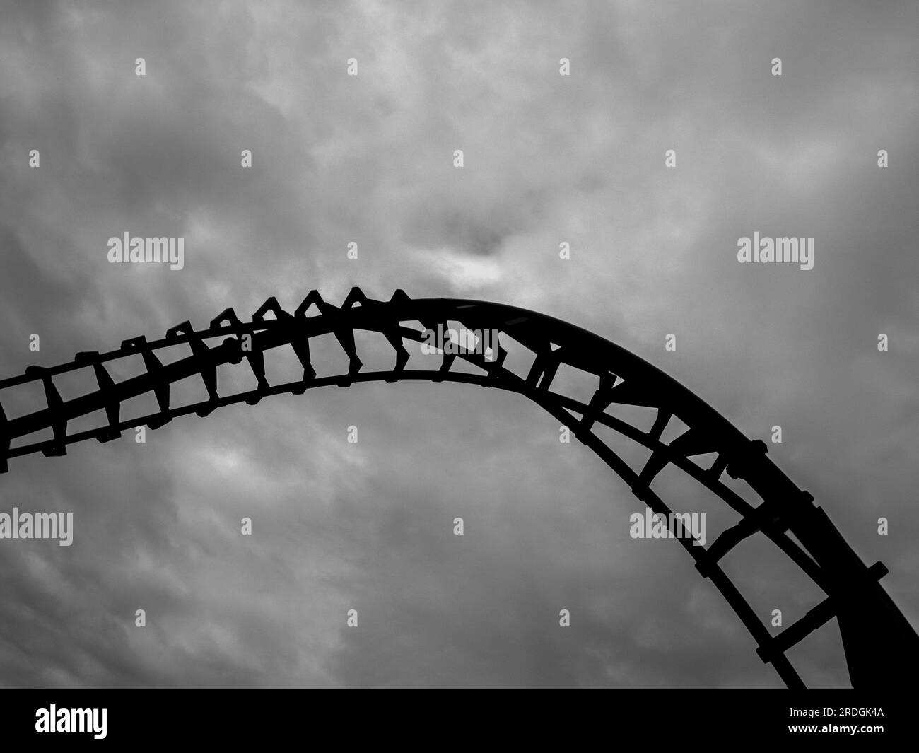 Dramatische Achterbahnstrecke Stockfoto