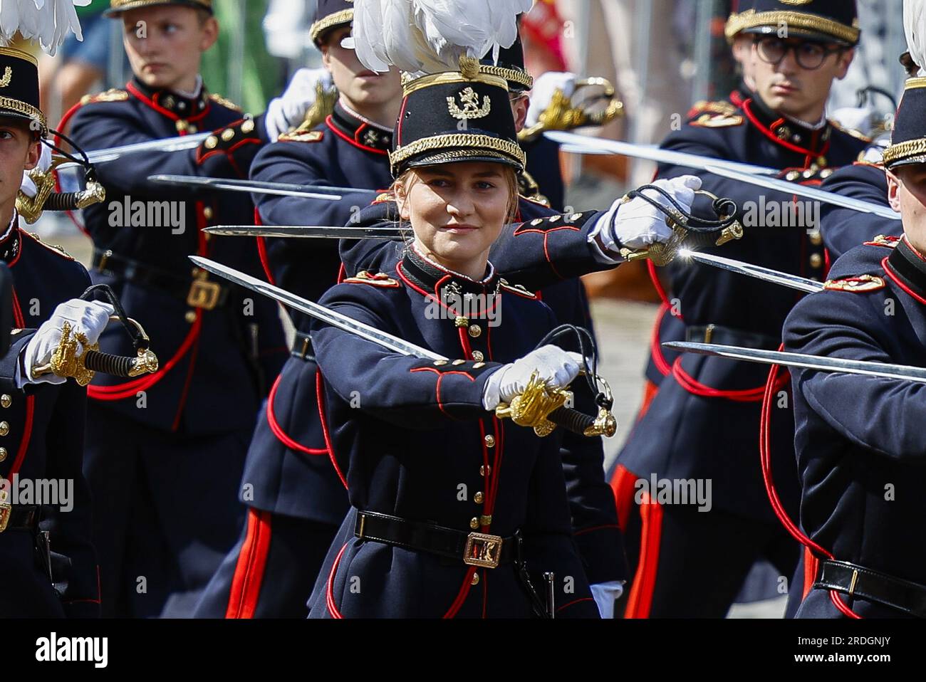 Brüssel, Belgien. 21. Juli 2023. Kronprinzessin Elisabeth nimmt am belgischen Nationalfeiertag am Freitag, den 21. Juli 2023, in Brüssel an der Militär- und Zivilparade Teil. Diese Parade ist eine Hommage an die Sicherheits- und Rettungsdienste unseres Landes, wie die Armee, die Polizei, die Feuerwehr oder den Katastrophenschutz. Außerdem wird König Philips zehnjährige Herrschaft gefeiert. BELGA PHOTO POOL JAN DE MEULENEIR Kredit: Belga News Agency/Alamy Live News Stockfoto