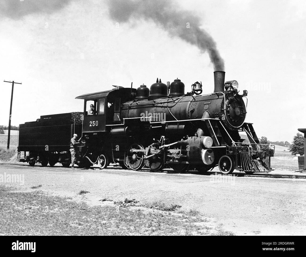 Kempton, Pennsylvania: 1963 der Gulf-, Mobile- und Northern-Railroad-Motor Nr. 250 in Betrieb an der Wanamaker-, Kempton- und Southern-Railroad-Linie. Es wurde 1926 von der Baldwin Locomotive Company hergestellt. Stockfoto