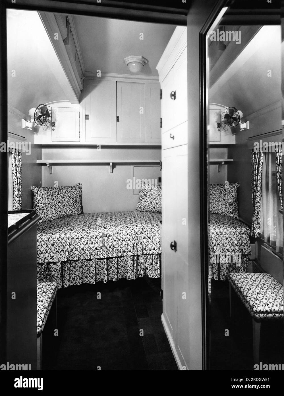 Montreal, Kanada: Mai 1939, das Schlafzimmer des Königs im Königszug, mit dem König George VI. Und Königin Elizabeth mit der Canadian National Railways durch Kanada von Quebec nach Vancouver fahren werden. Stockfoto