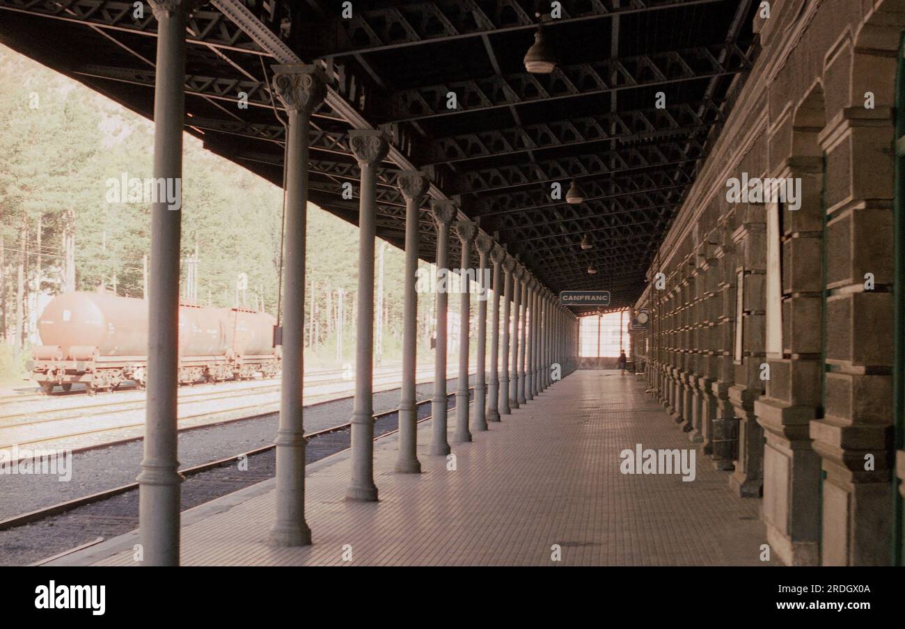 Estacion internacional de ferrocarril Fotos und Bildmaterial in hoher