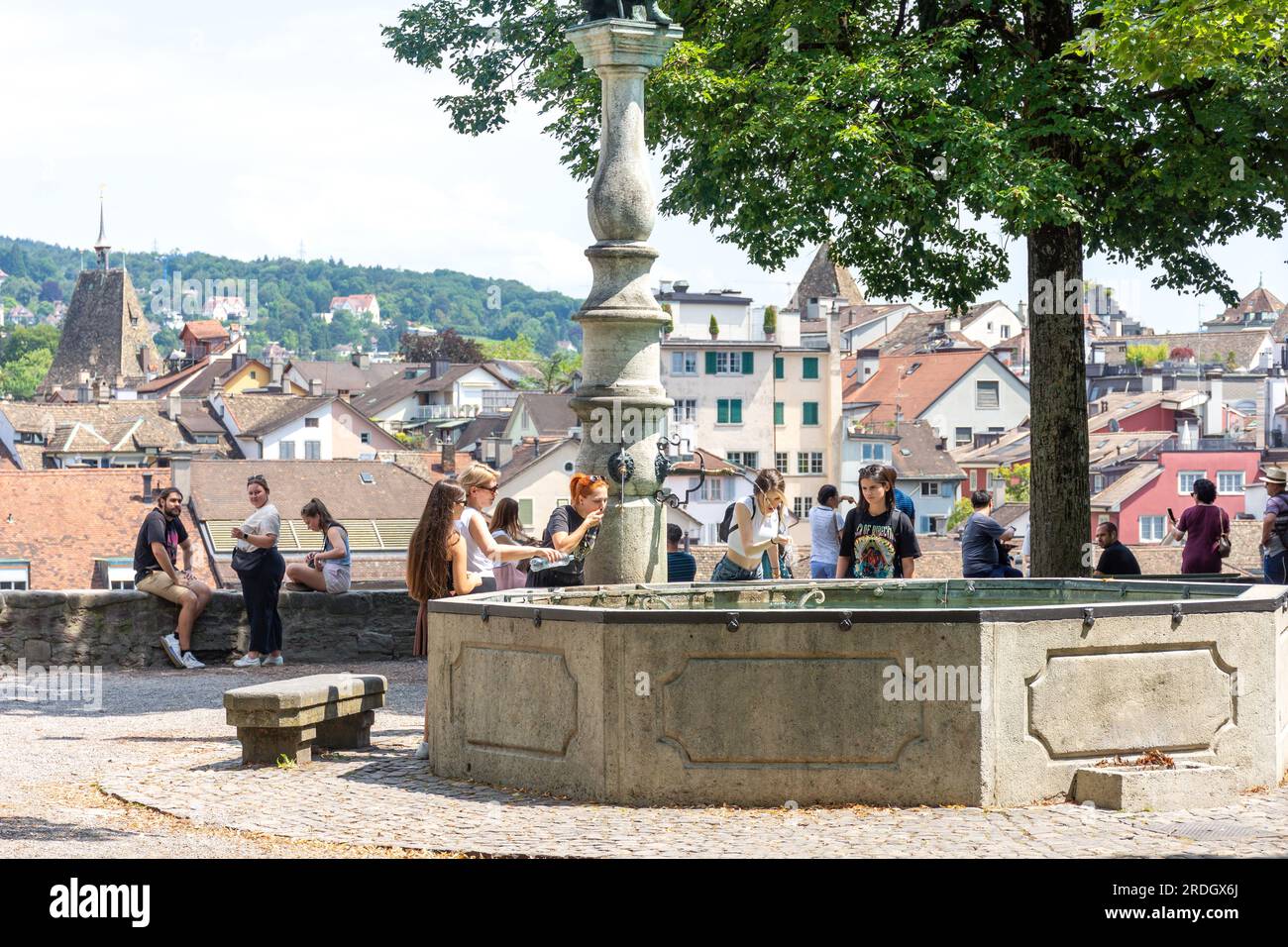 Der Lindenhof-Brunnen, Altstadt, Stadt Zürich, Zürich, Schweiz Stockfoto