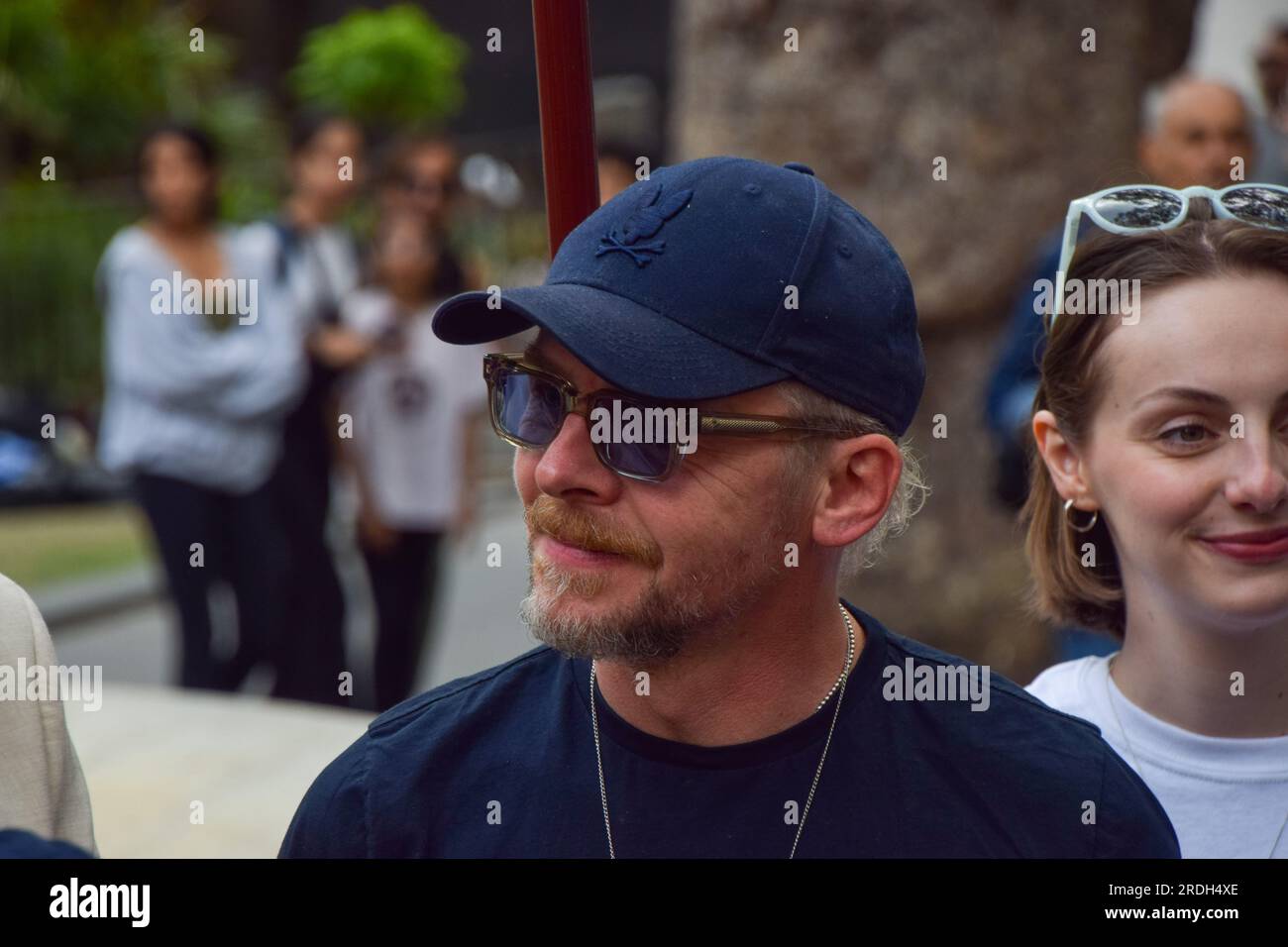 London, Großbritannien. 21. Juli 2023. Schauspieler Simon Pegg nimmt an der Demonstration Teil. Die Gewerkschaft der darstellenden Künste und Unterhaltungsindustrie veranstaltete auf dem Leicester Square eine Kundgebung, die sich solidarisch mit dem Streik der sag-AFTRA (Screen Actors Guild - American Federation of Television and Radio Artists) zeigte. Kredit: SOPA Images Limited/Alamy Live News Stockfoto