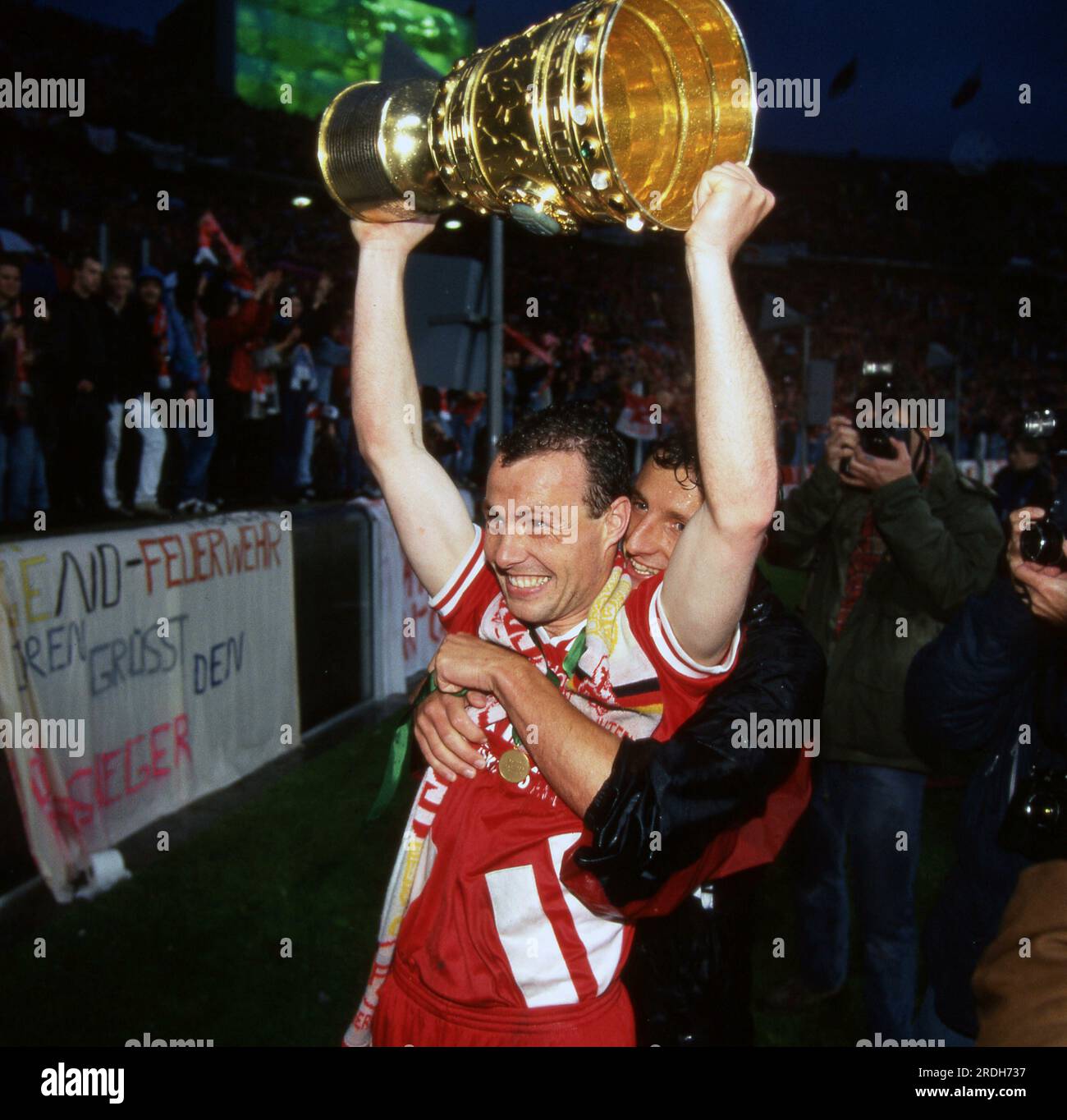 Dfb pokalsieger 1995 Fotos und Bildmaterial in hoher Auflösung Alamy
