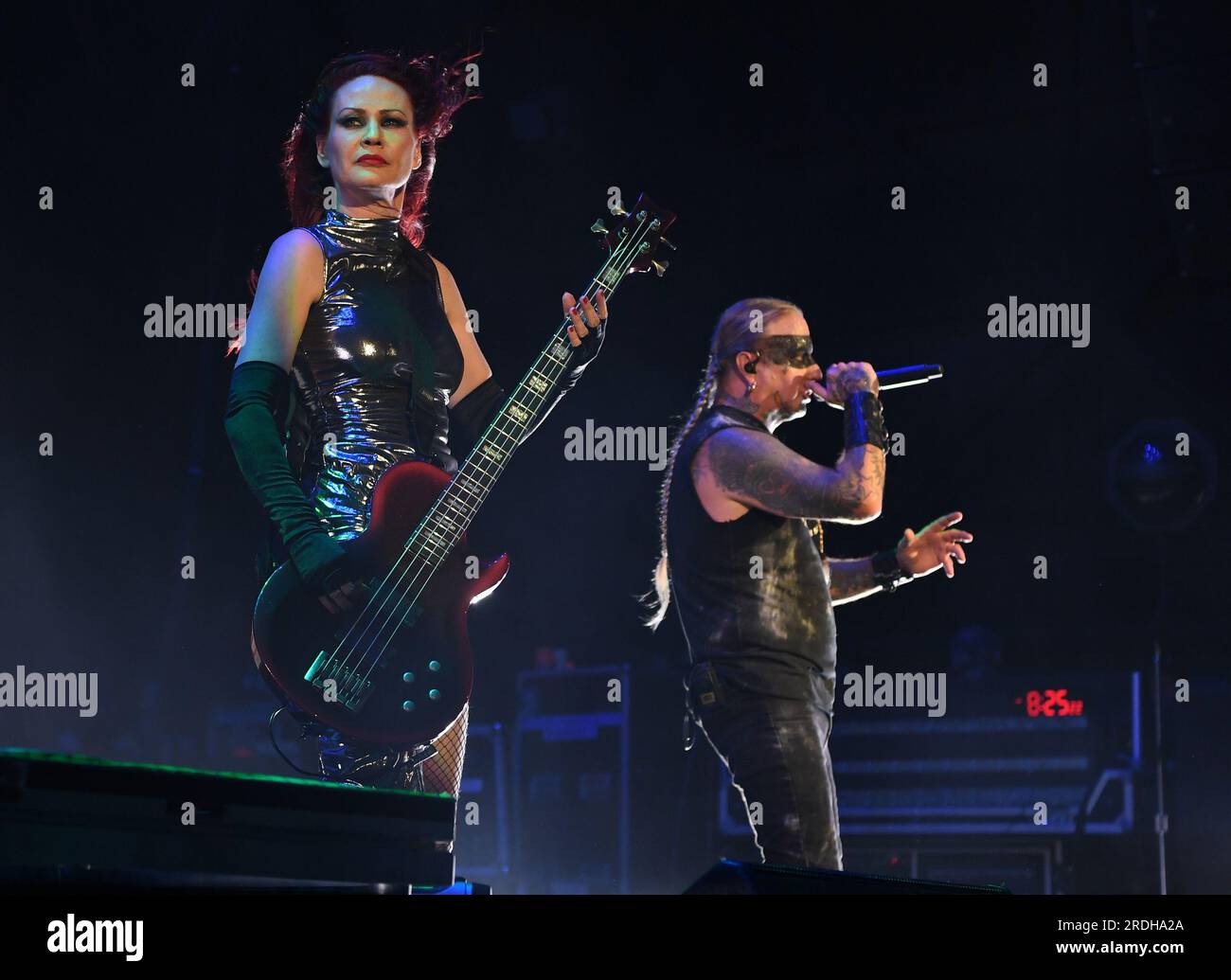 West Palm Beach, Florida, USA. 20. Juli 2023. Nadja Peulen und Dez Fafara von der Kohlenkammer treten am 20. Juli 2023 auf der Tour der Psychotherapie-Sitzungen im I Think Financial Amphitheater in West Palm Beach Florida auf. Kredit: Mpi04/Media Punch/Alamy Live News Stockfoto