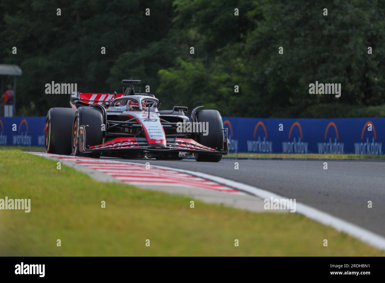 21. Juli 2023, Budapest, Rieti, Ungarn: Kevin Magnussen (SVE) Haas VF-23..während der freien Praxis 2, Freitag 21. Juli FORMEL 1 QATAR AIRWAYS UNGARISCHER GRAND PRIX 2023 - Jul21 bis Jul23 2023 Hungaroring, Budapest, Ungarn (Kreditbild: © Alessio De Marco/ZUMA Press Wire) NUR REDAKTIONELLE VERWENDUNG! Nicht für den kommerziellen GEBRAUCH! Stockfoto