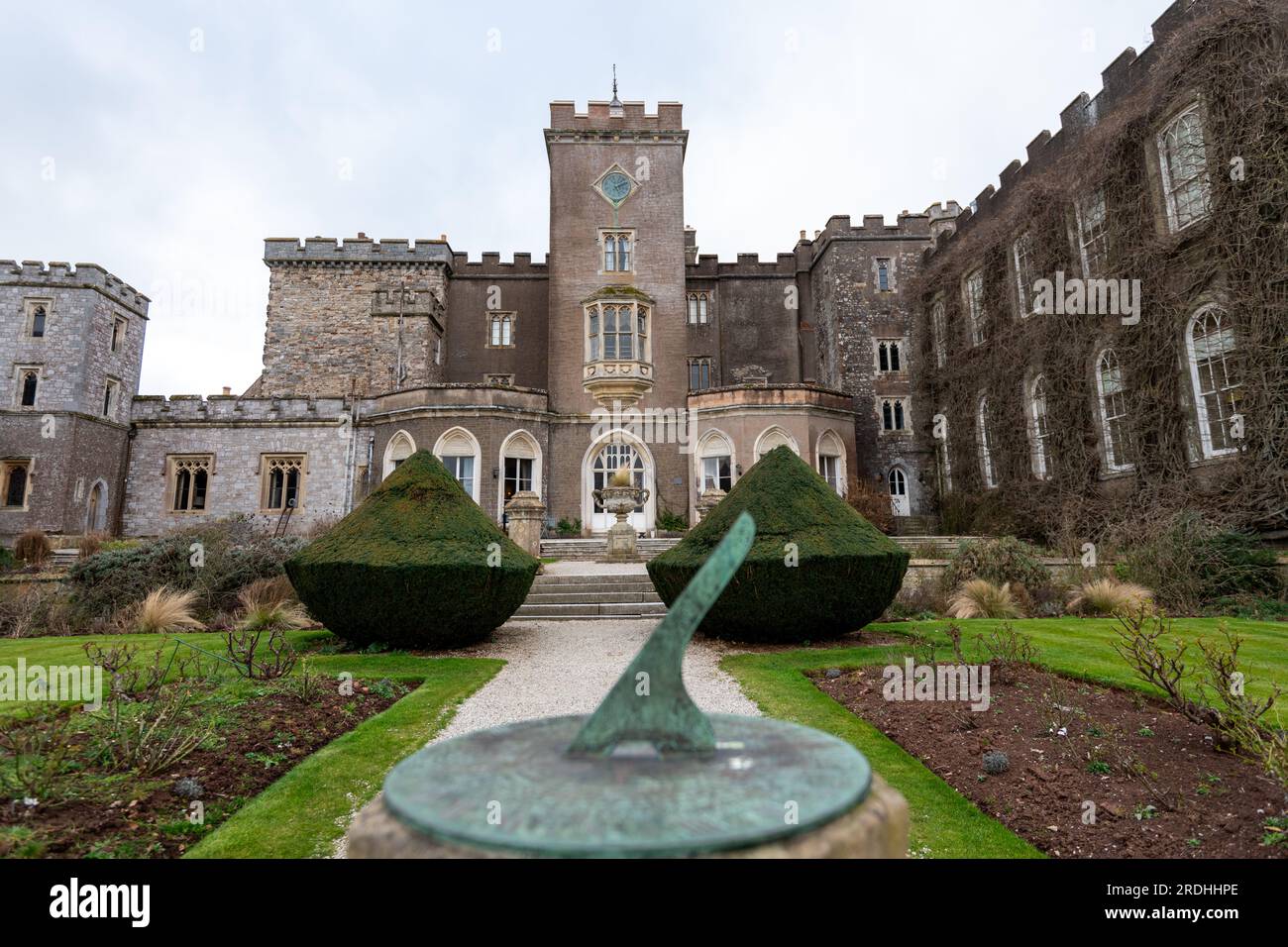 Kenton.Devon.Vereinigtes Königreich.Februar 17. 2023.Foto der Ostfront von Powderham Castle in Devon Stockfoto